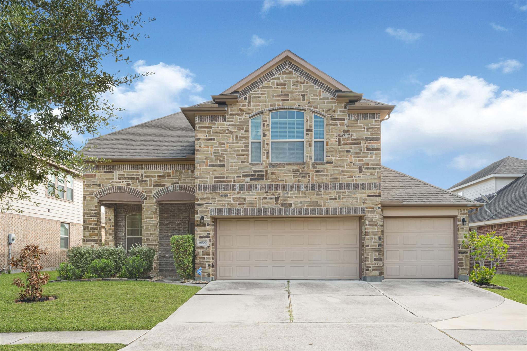 6806 Hunters Trace Lane, Baytown Tx 77521 Property Photo 1