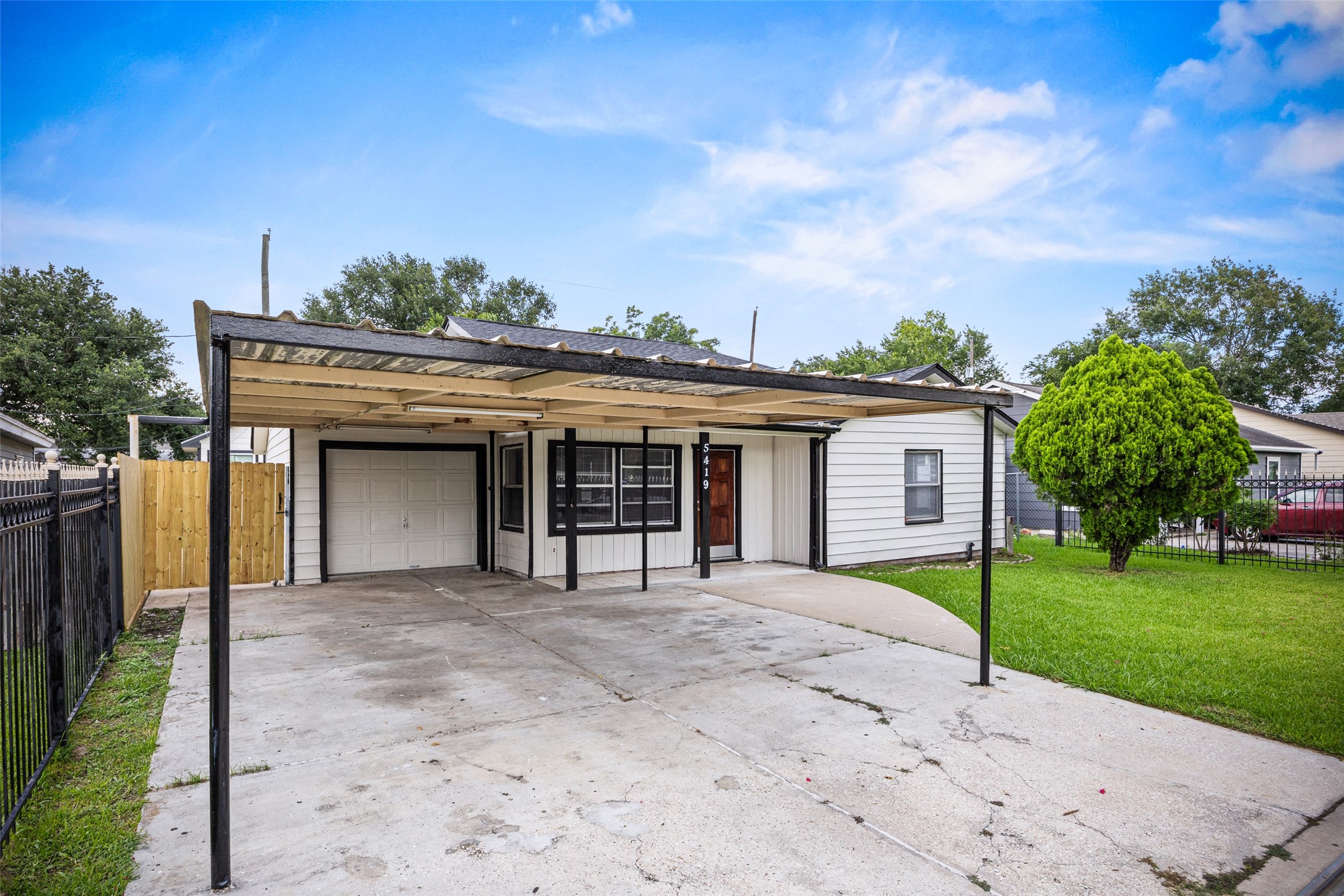 5419 Firefly Avenue Property Photo 2