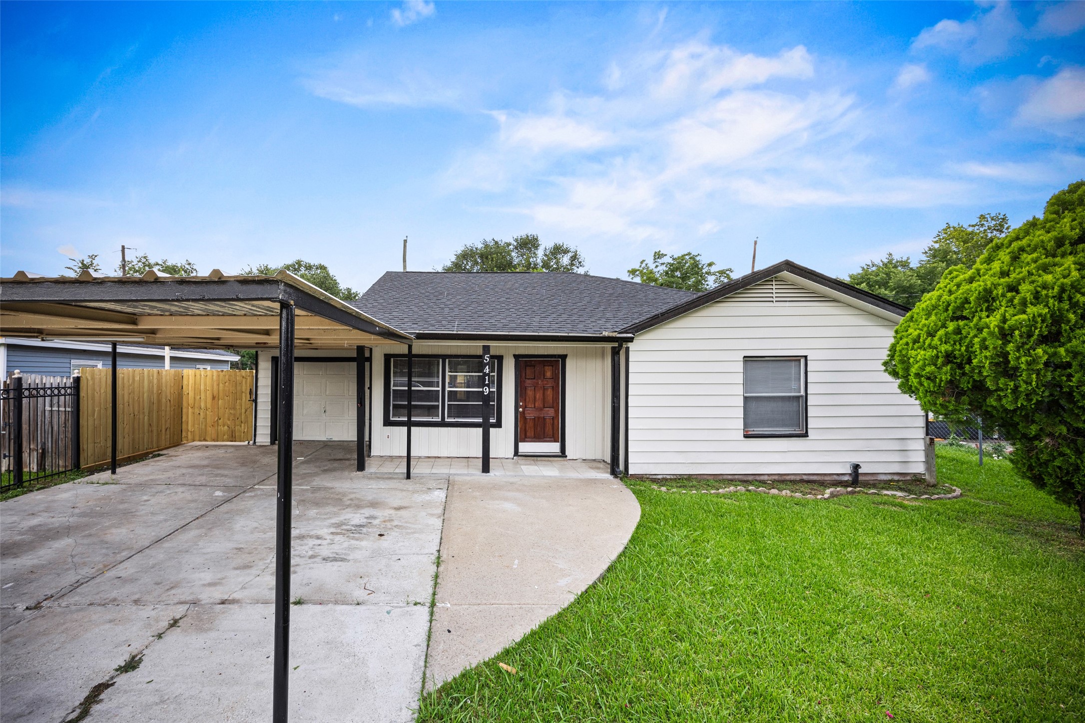 5419 Firefly Avenue Property Photo 3