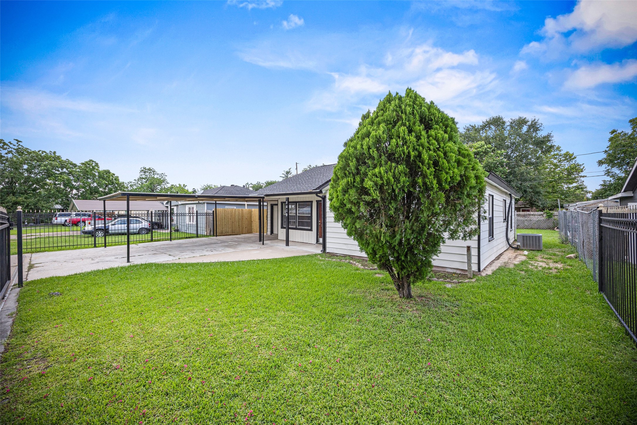 5419 Firefly Avenue Property Photo 4