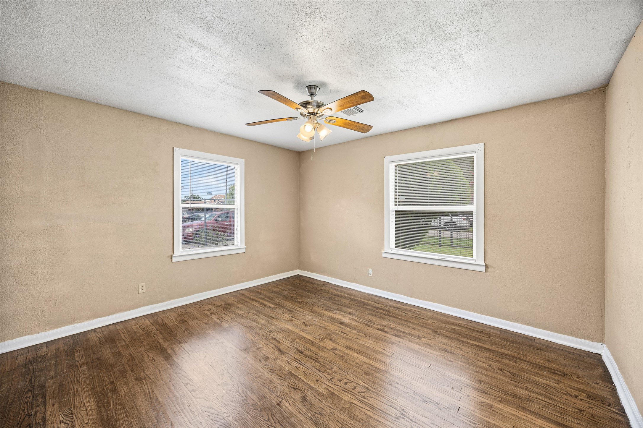 5419 Firefly Avenue Property Photo 14