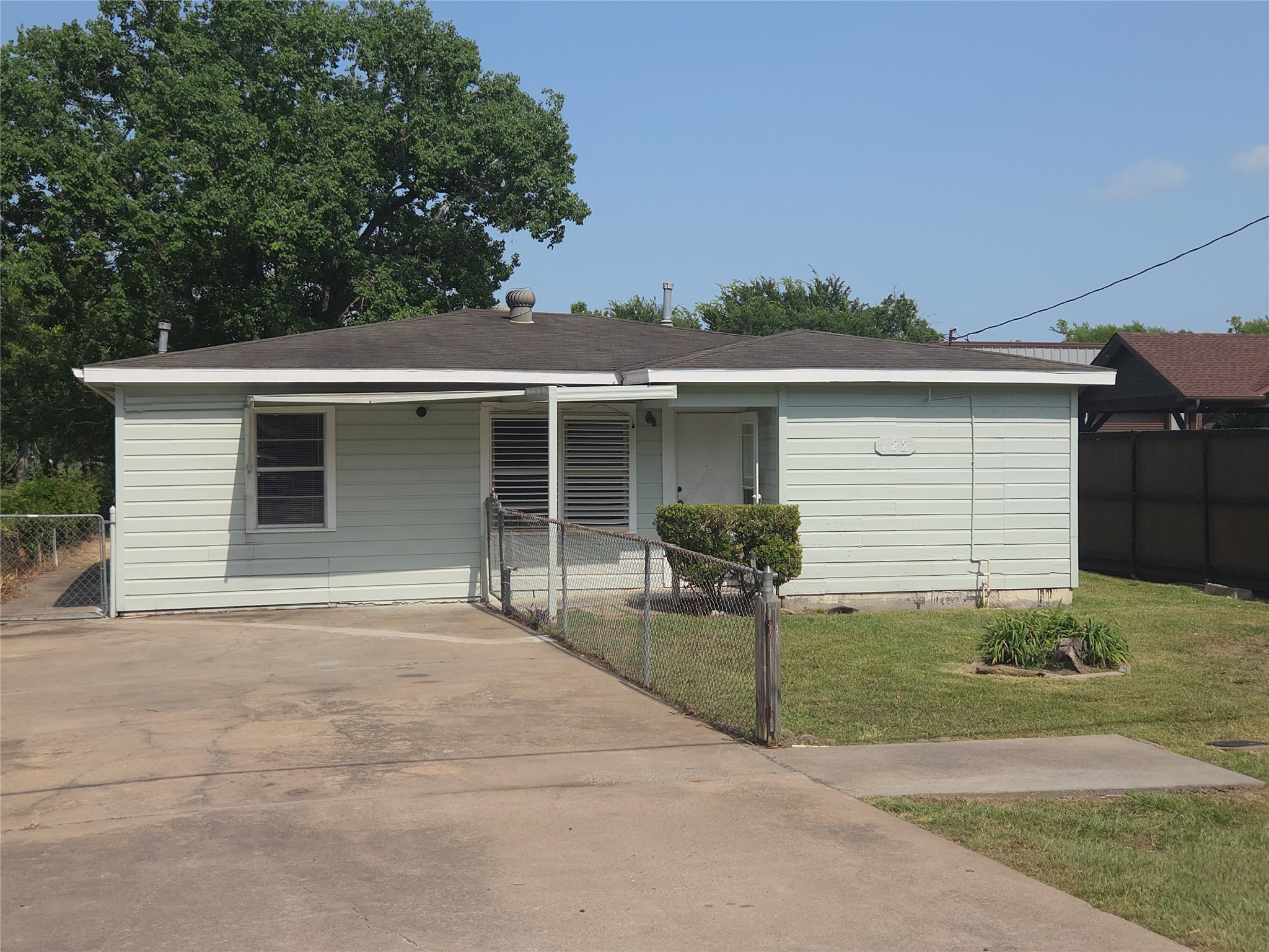 122 S Willow Street Property Photo 1