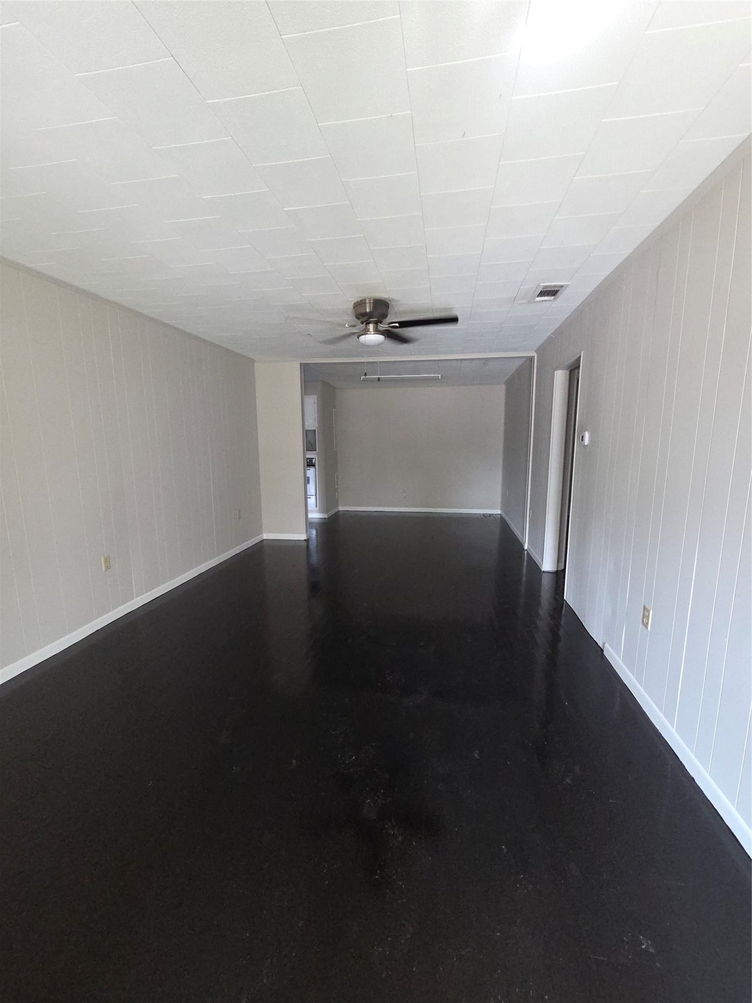 122 S Willow Street Property Photo 3