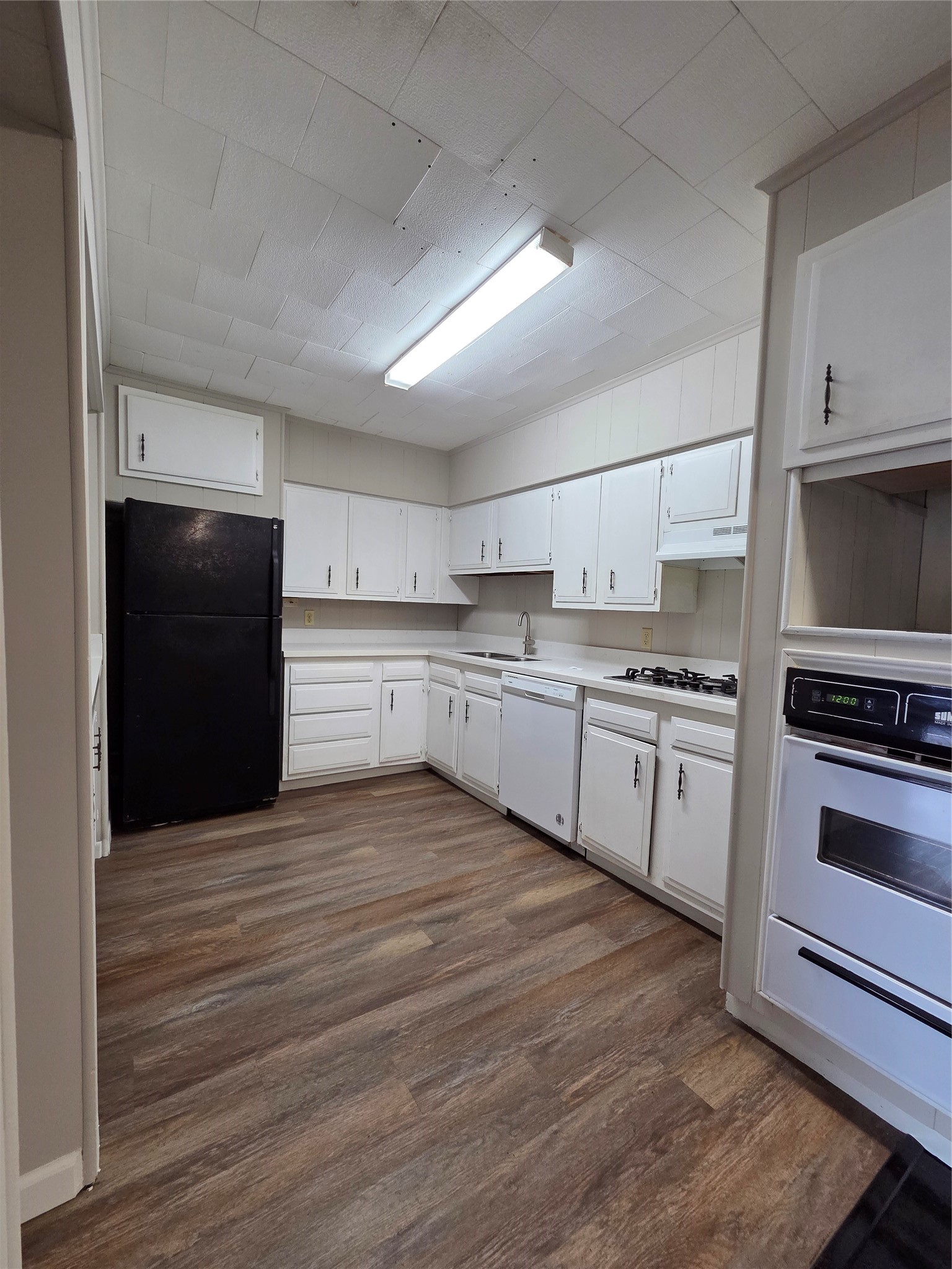 122 S Willow Street Property Photo 4