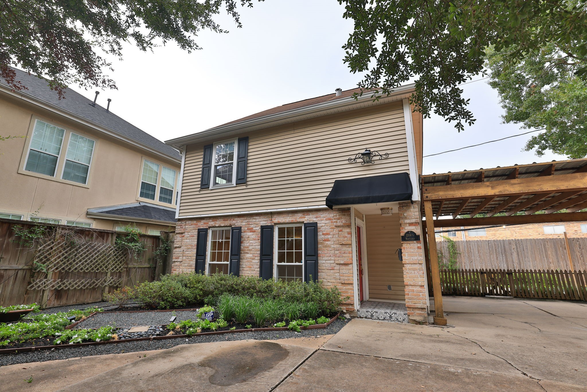 2209 Nantucket Drive C Property Photo 2