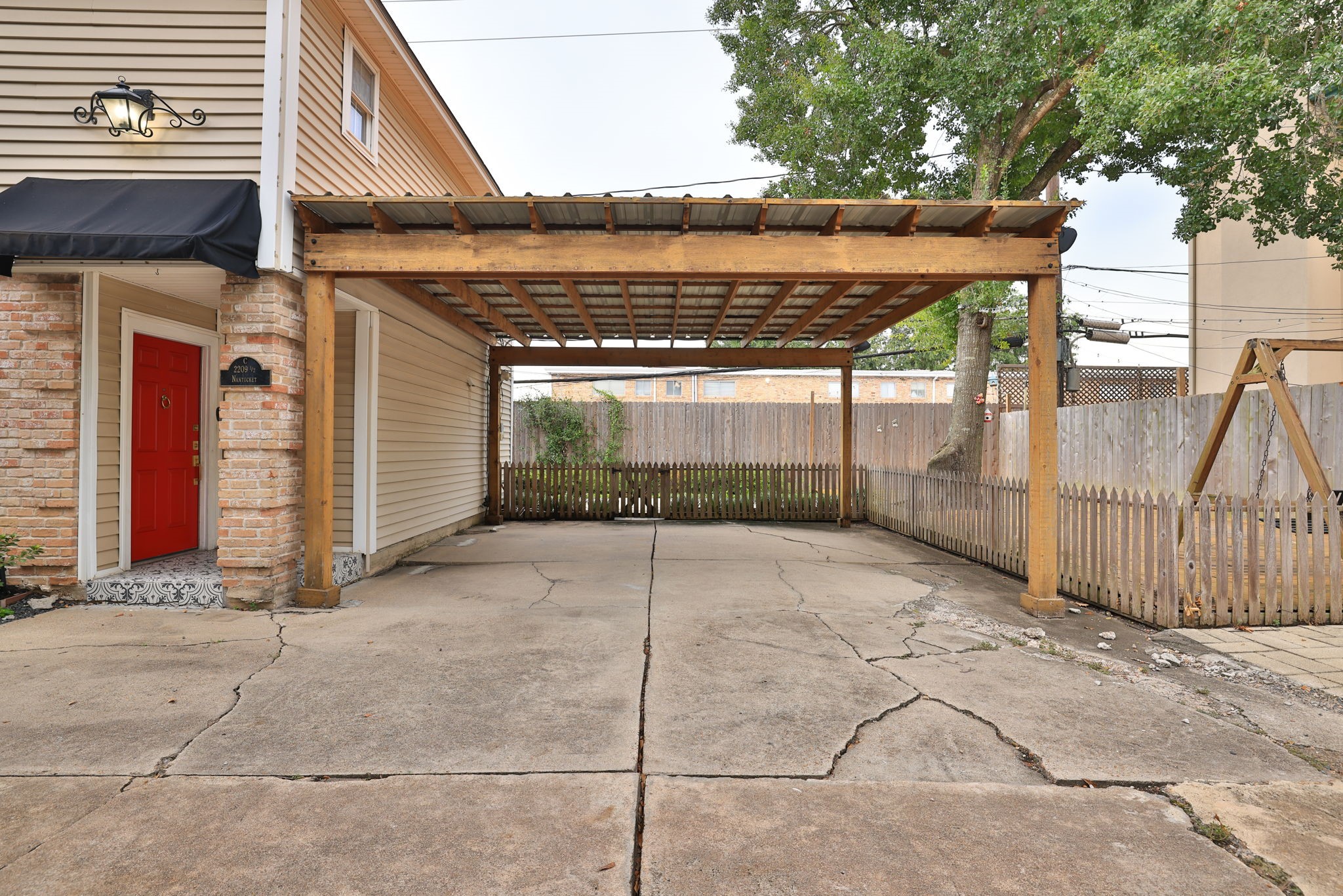 2209 Nantucket Drive C Property Photo 3