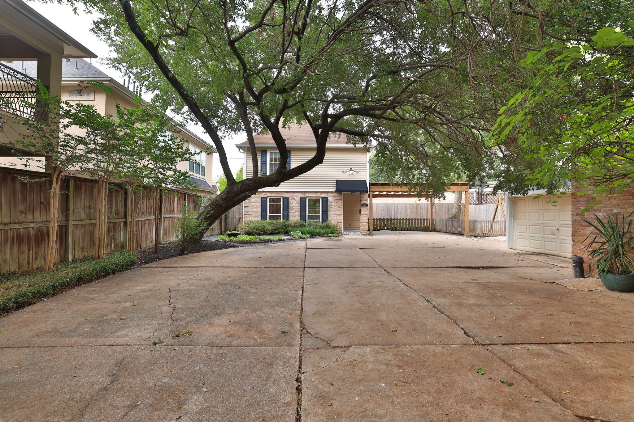 2209 Nantucket Drive C Property Photo 4