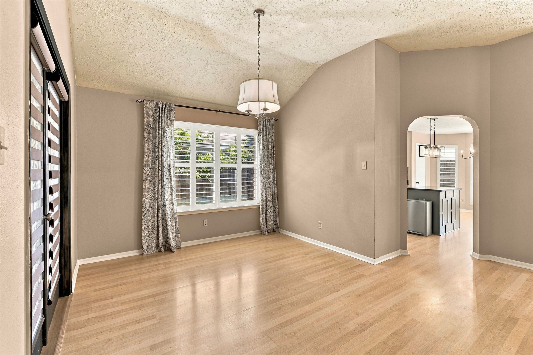 3407 Crystal Dove Drive Property Photo 6