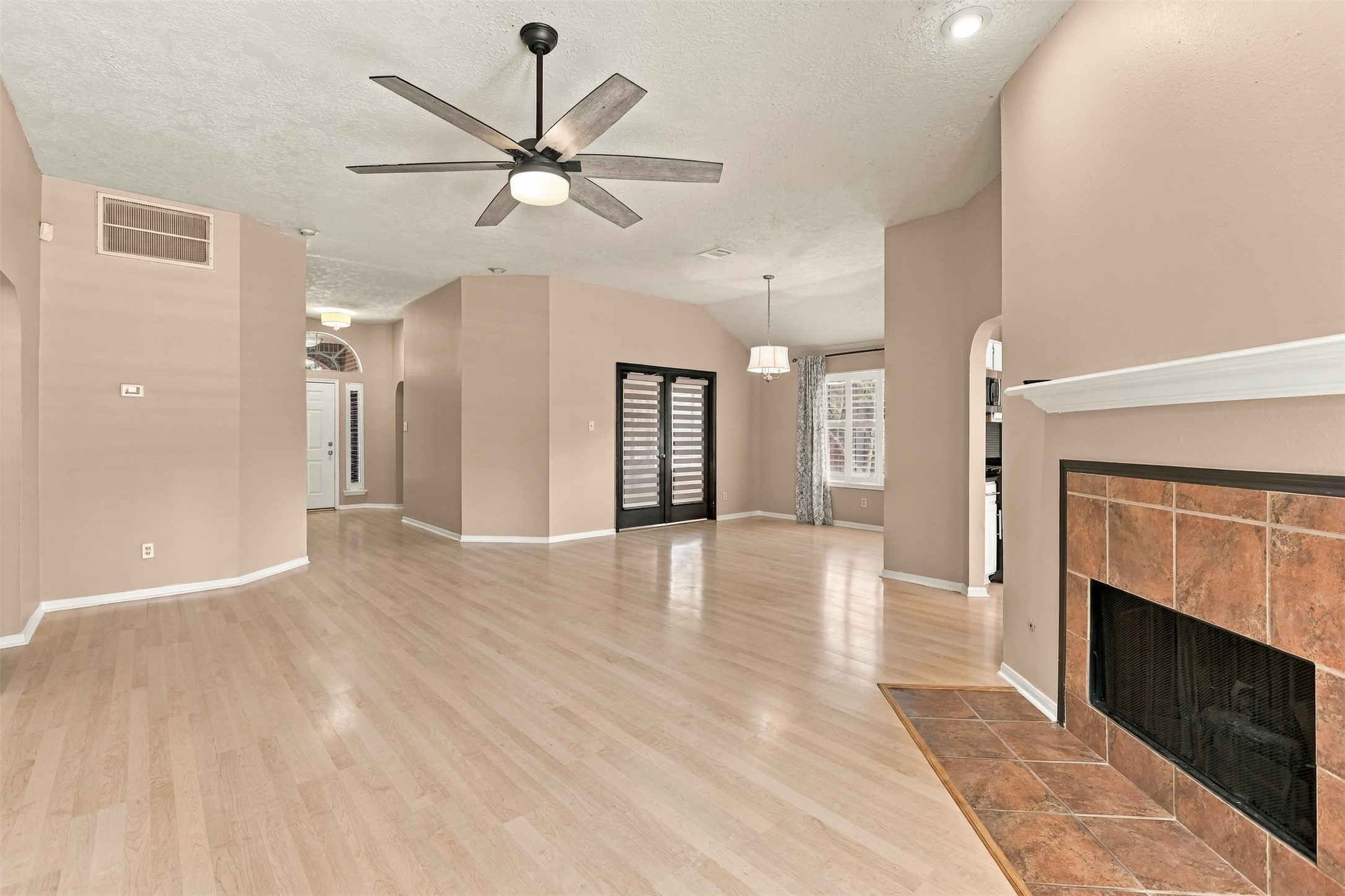 3407 Crystal Dove Drive Property Photo 13
