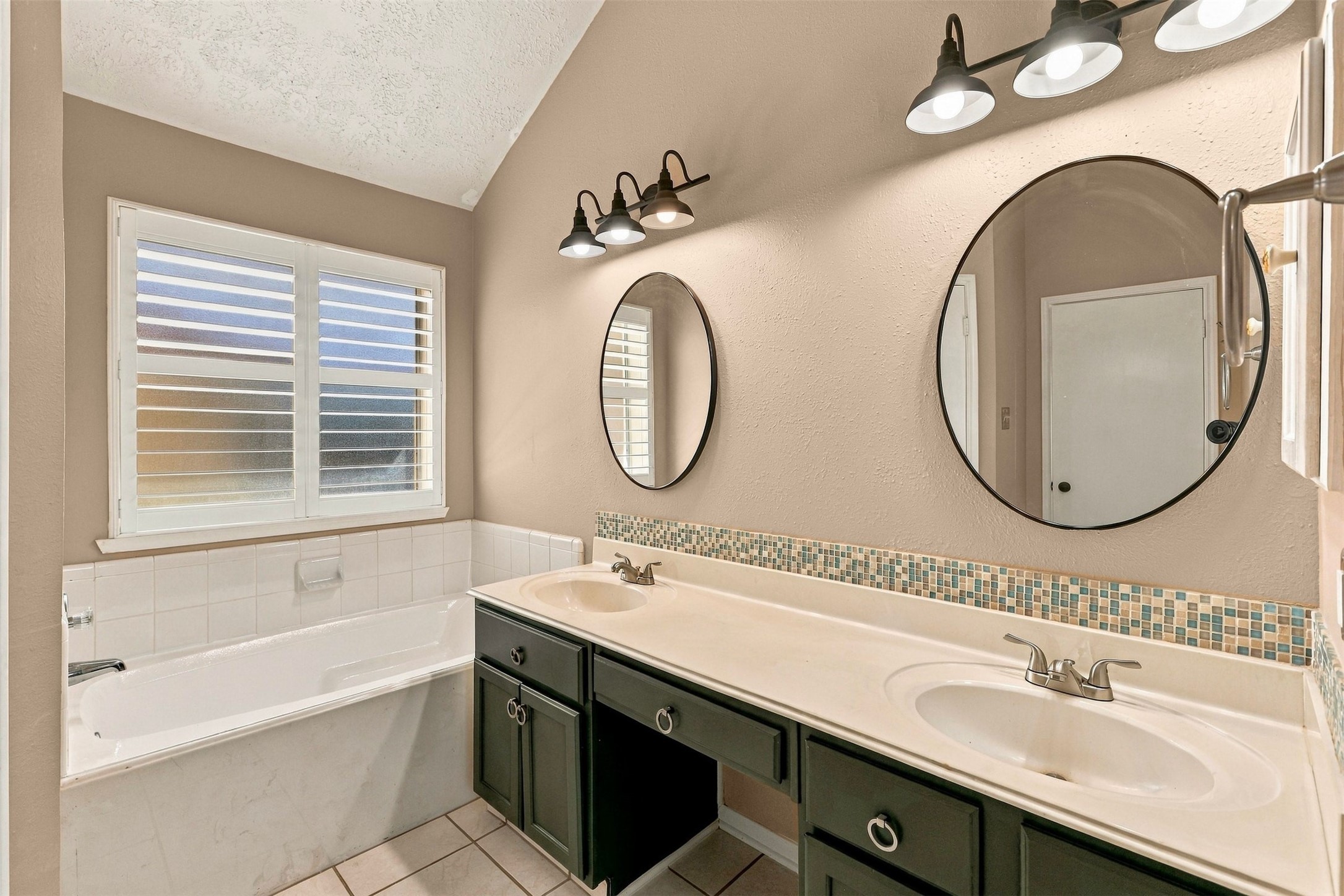 3407 Crystal Dove Drive Property Photo 15