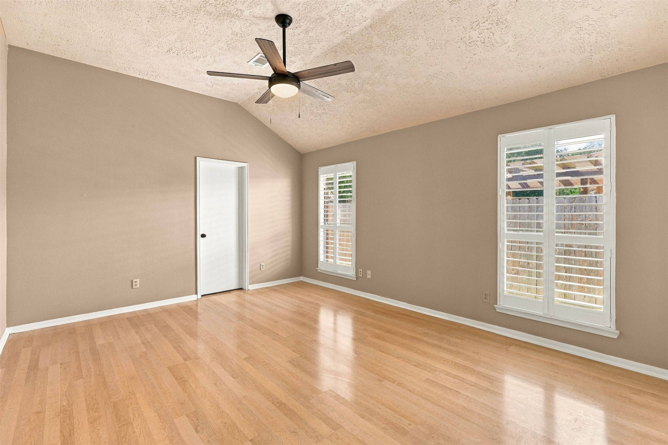 3407 Crystal Dove Drive Property Photo 17