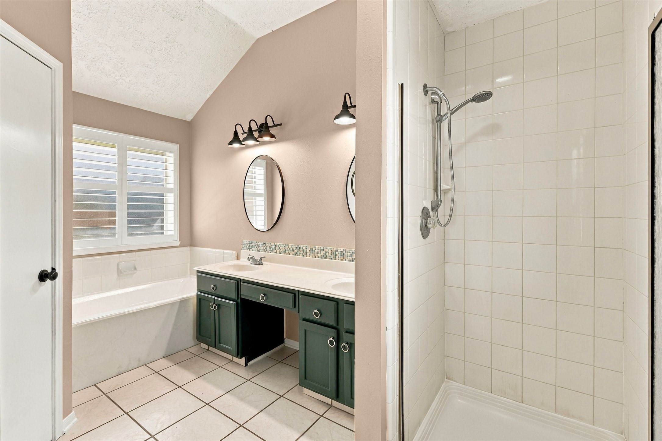 3407 Crystal Dove Drive Property Photo 18