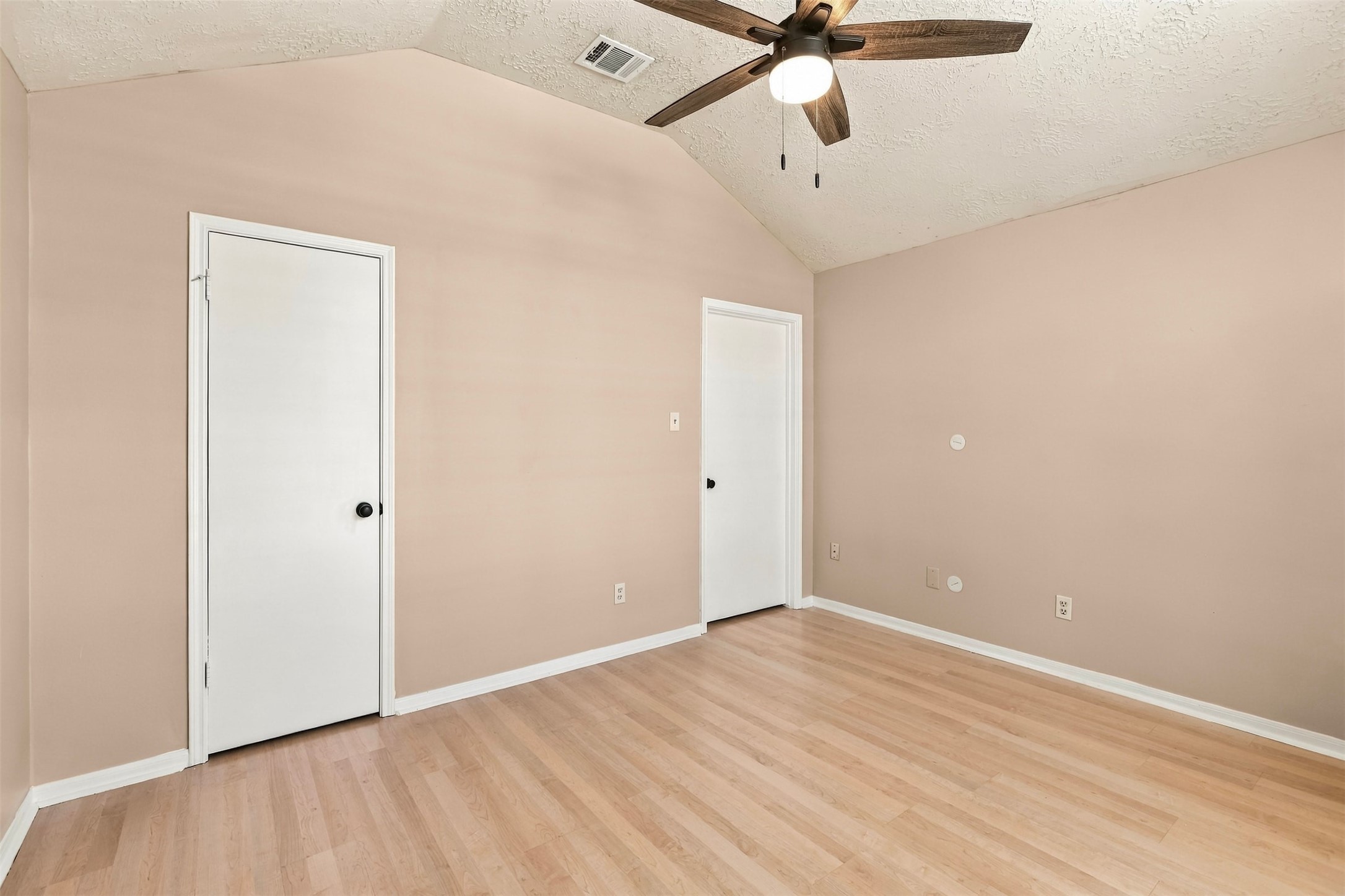3407 Crystal Dove Drive Property Photo 21