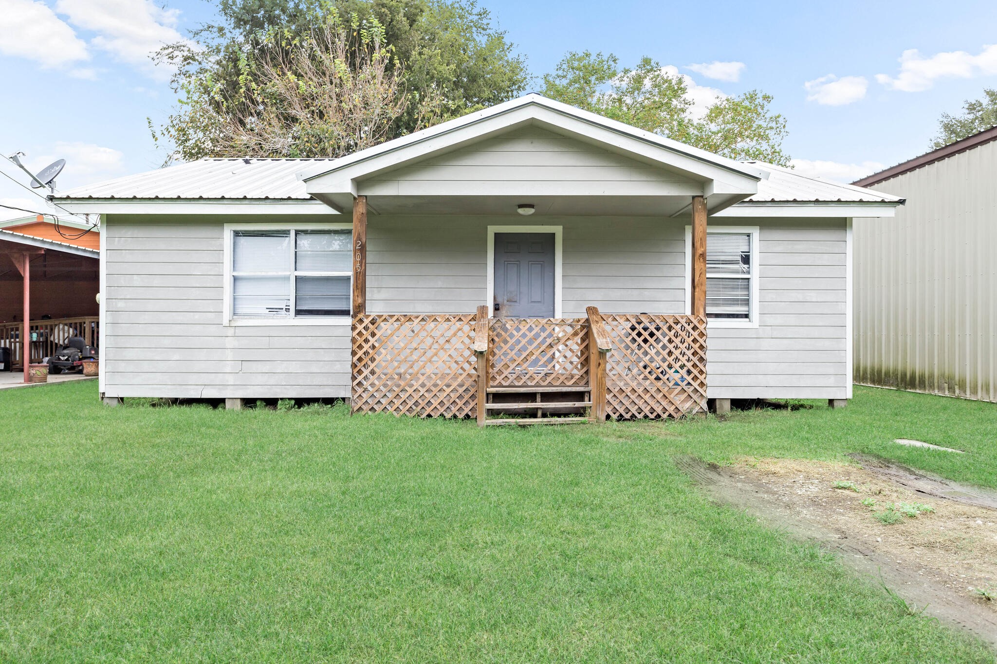 205 E Pine Property Photo 1