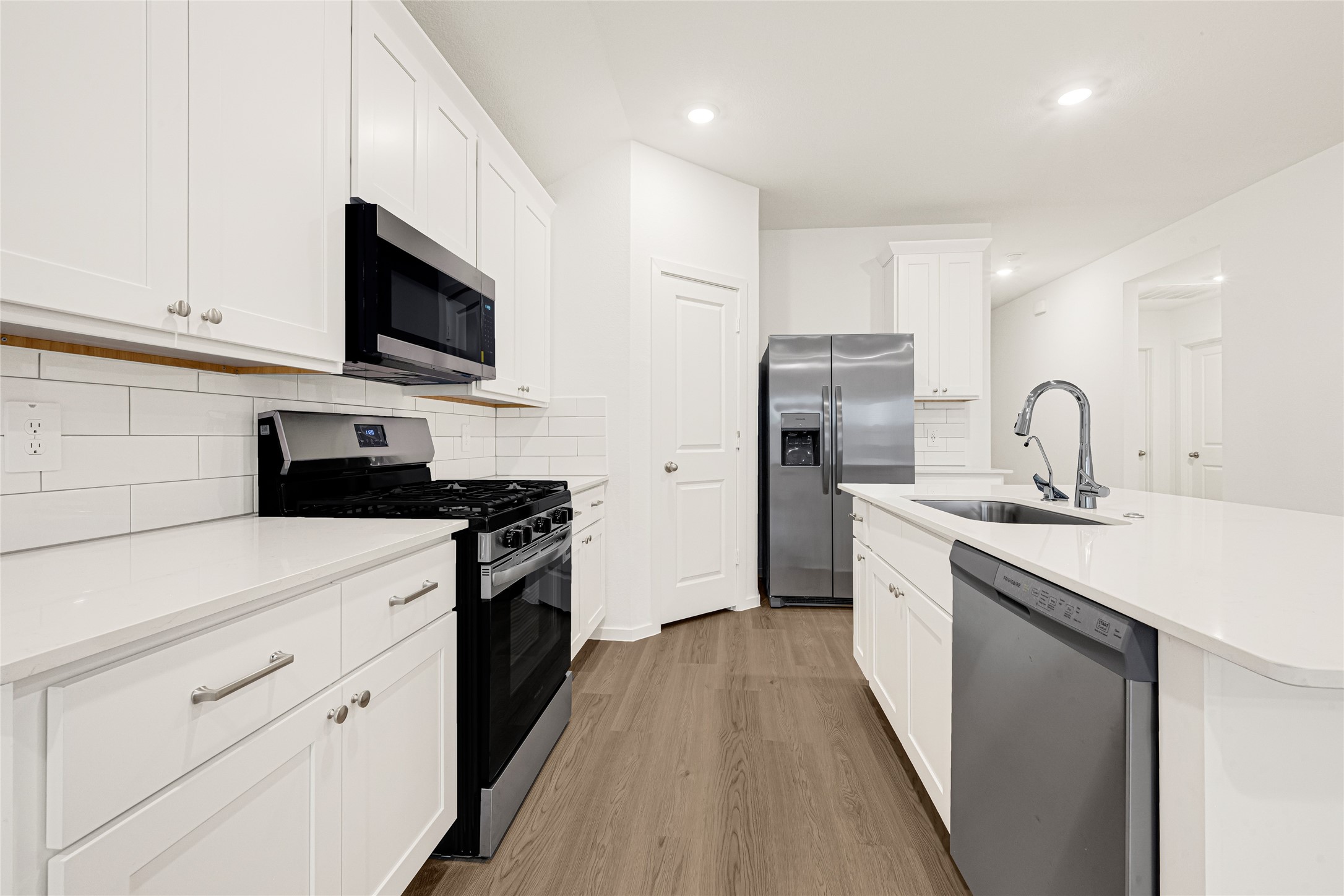 9114 Sunset Marina Way Property Photo 12