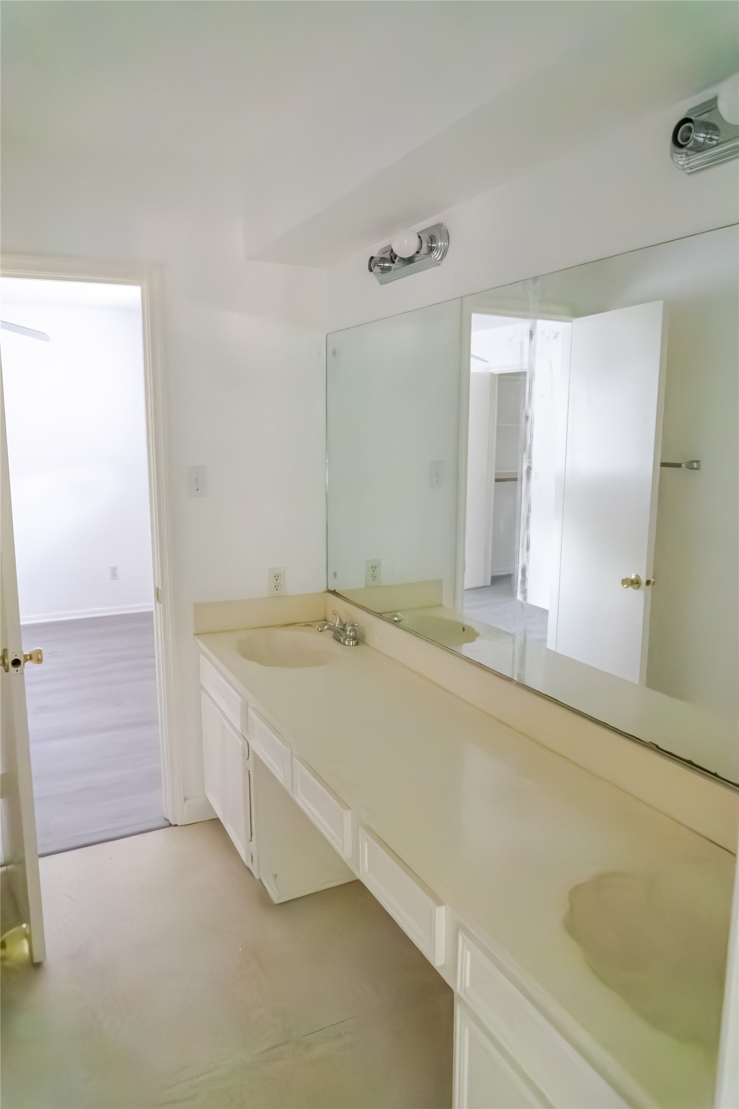 8526 Dashwood Drive Property Photo 14