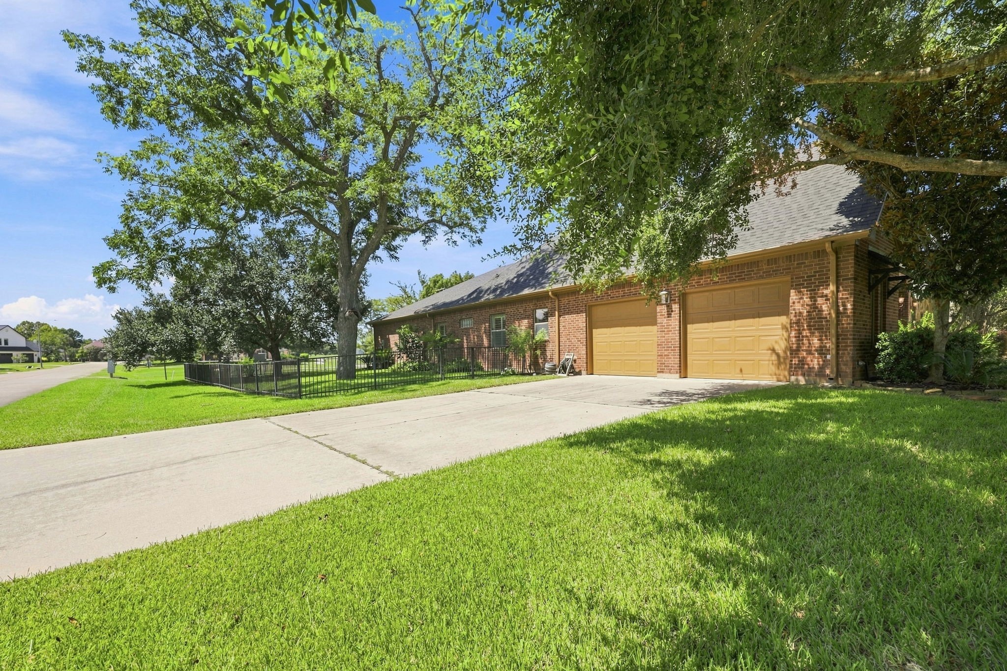 5411 Woodbury Street Property Photo 3