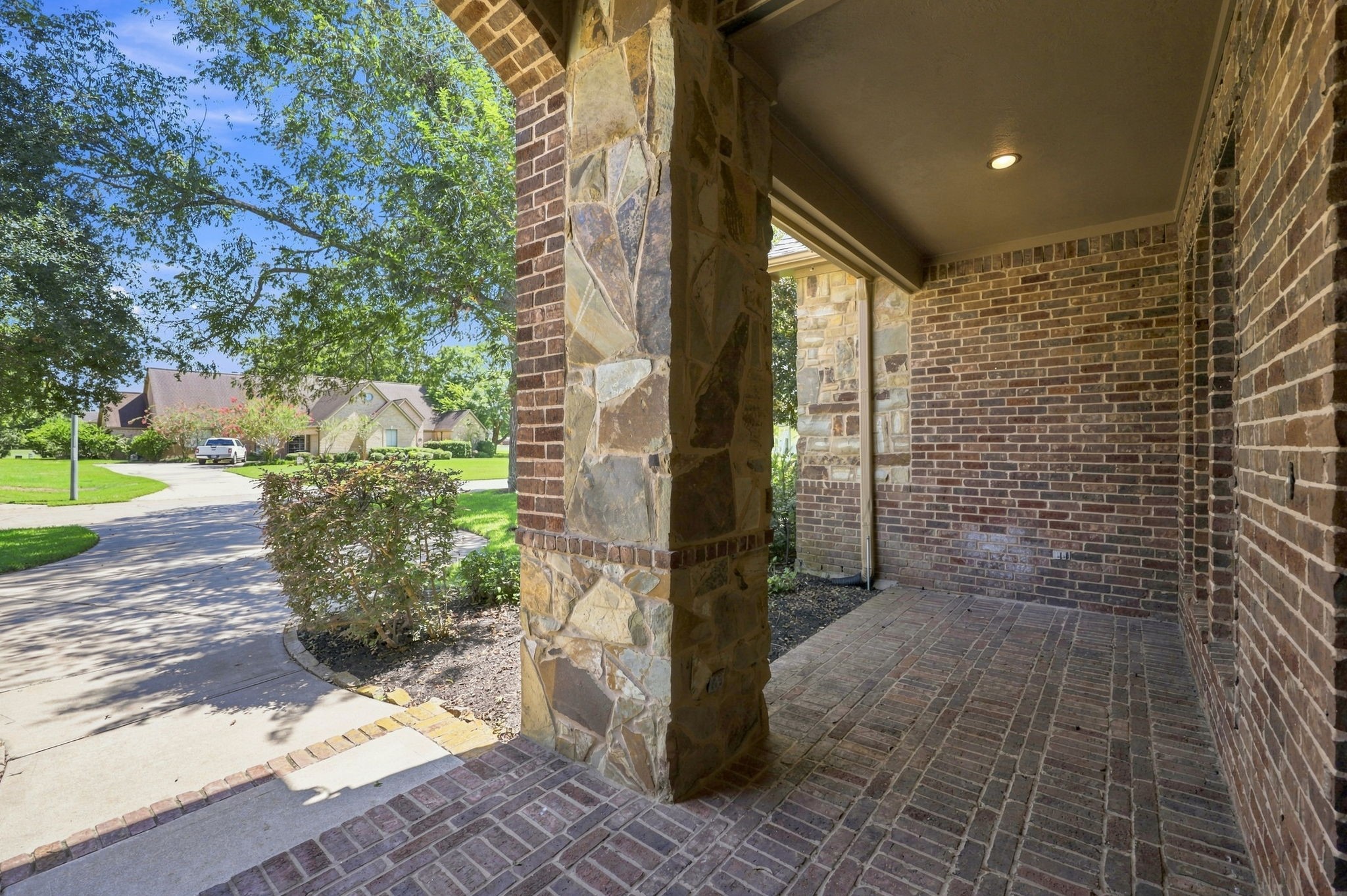5411 Woodbury Street Property Photo 4