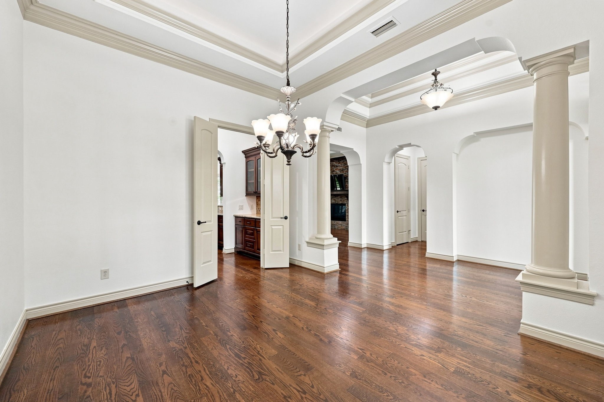 5411 Woodbury Street Property Photo 10
