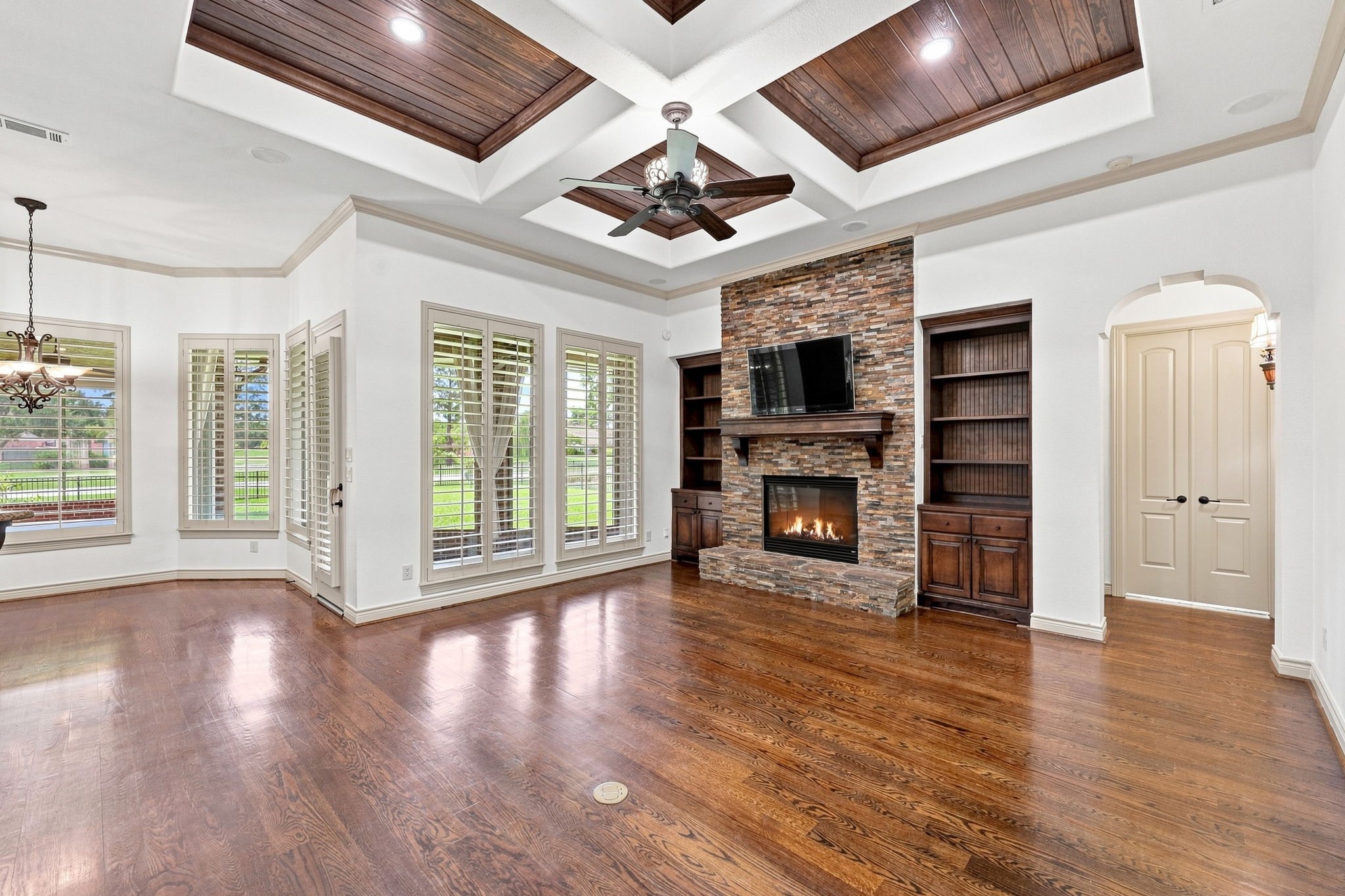 5411 Woodbury Street Property Photo 11