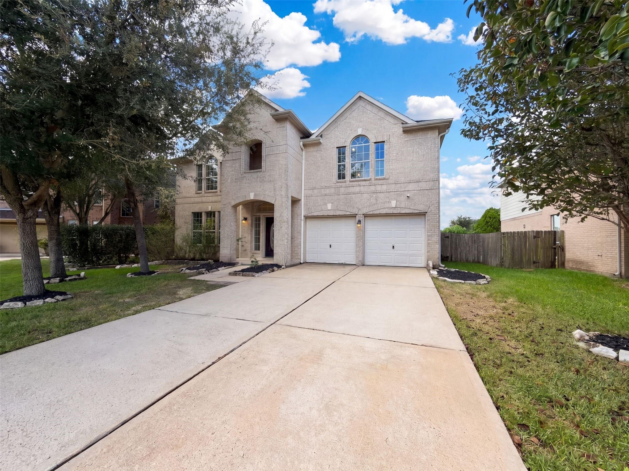 7618 Crescent Lake Court Property Photo 2