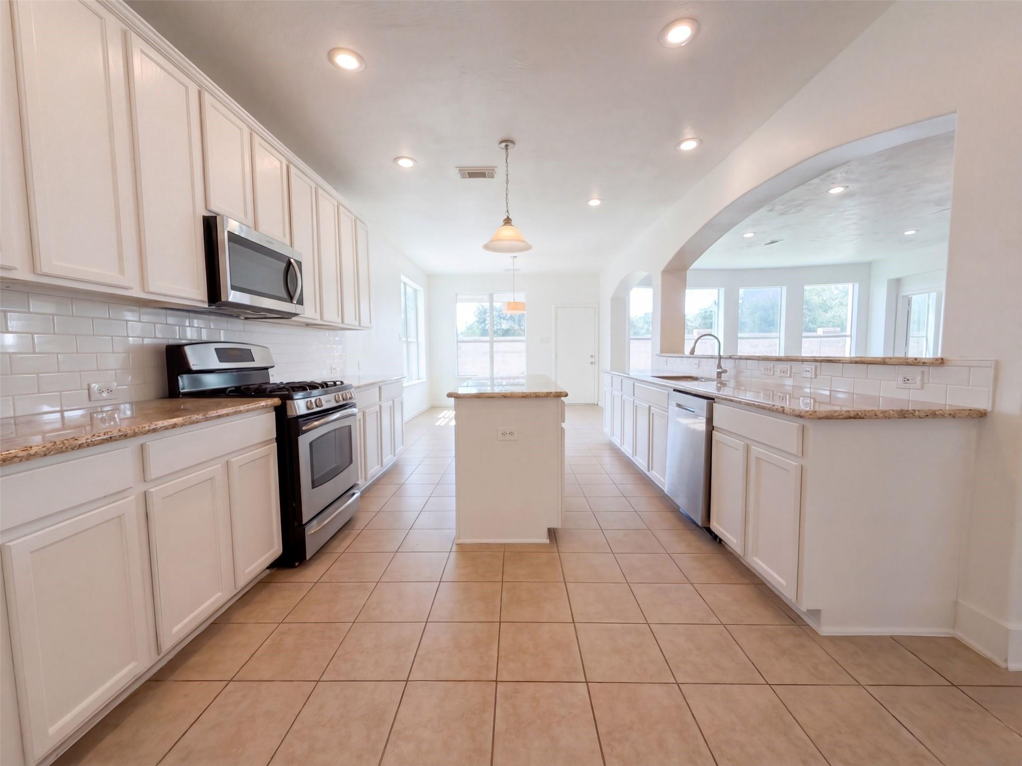 7618 Crescent Lake Court Property Photo 3