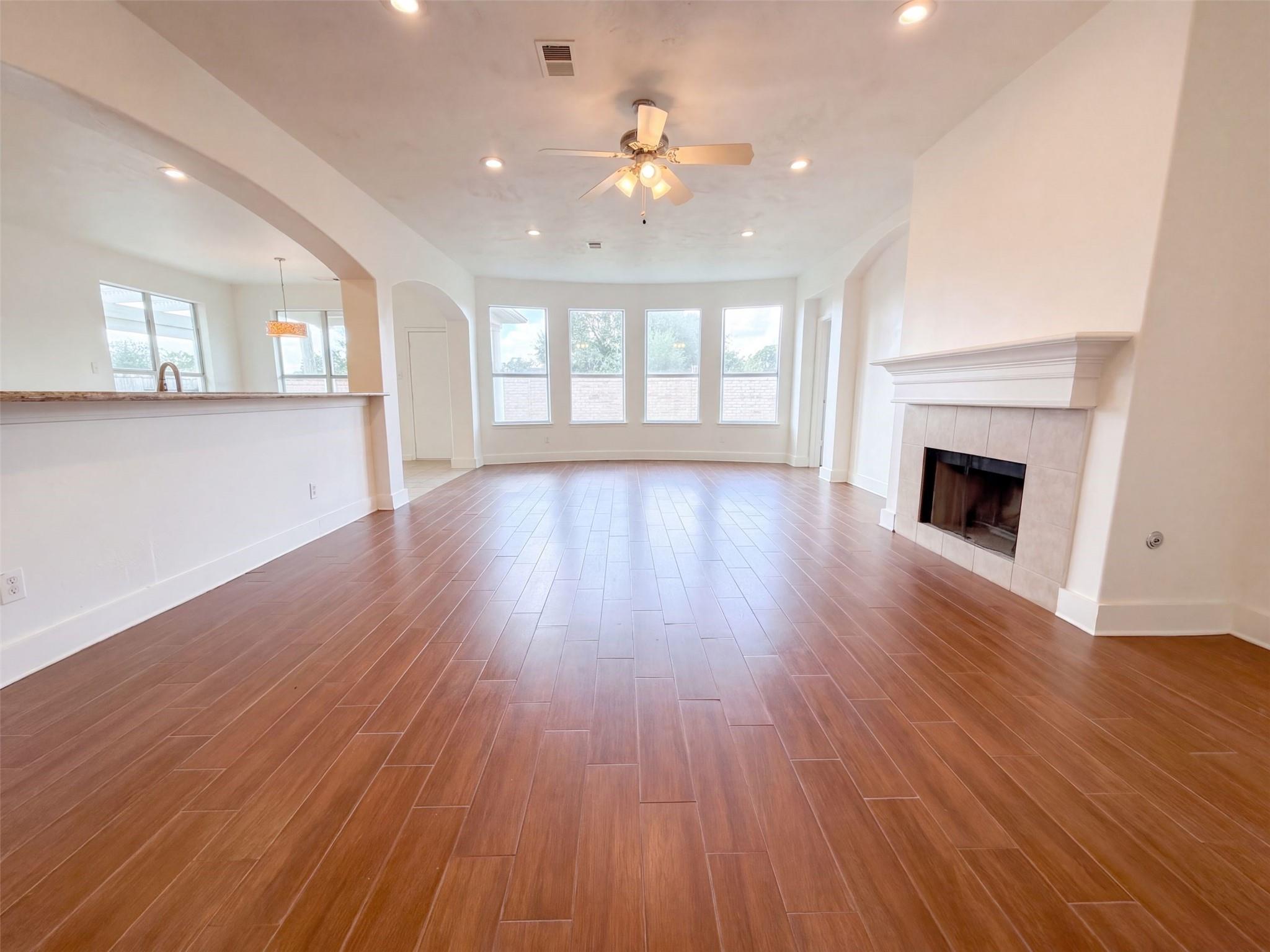 7618 Crescent Lake Court Property Photo 4