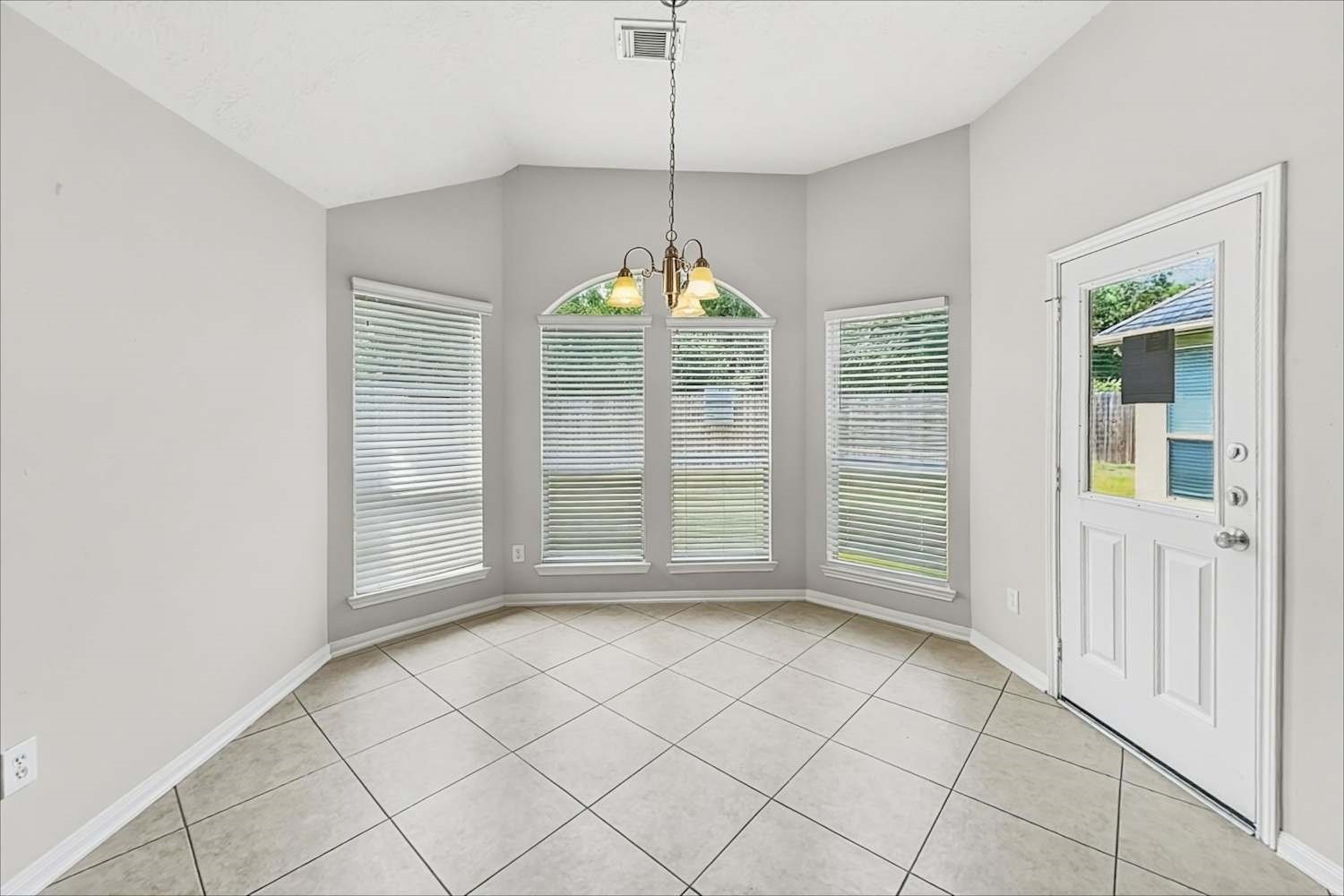 37 San Simeon Drive Property Photo 7