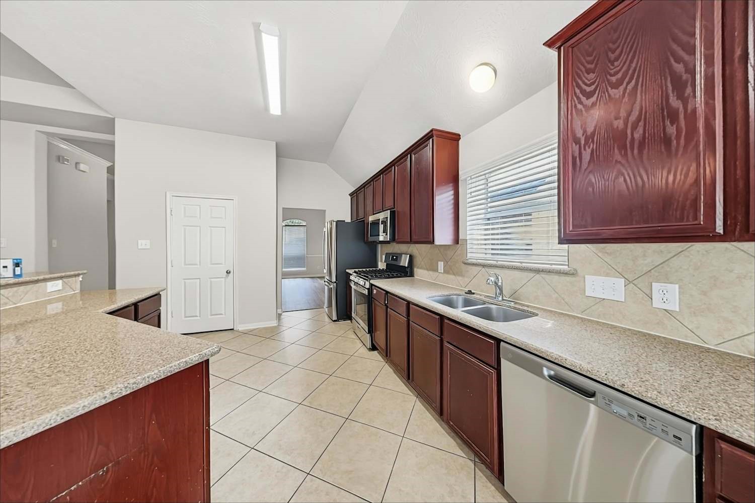 37 San Simeon Drive Property Photo 8