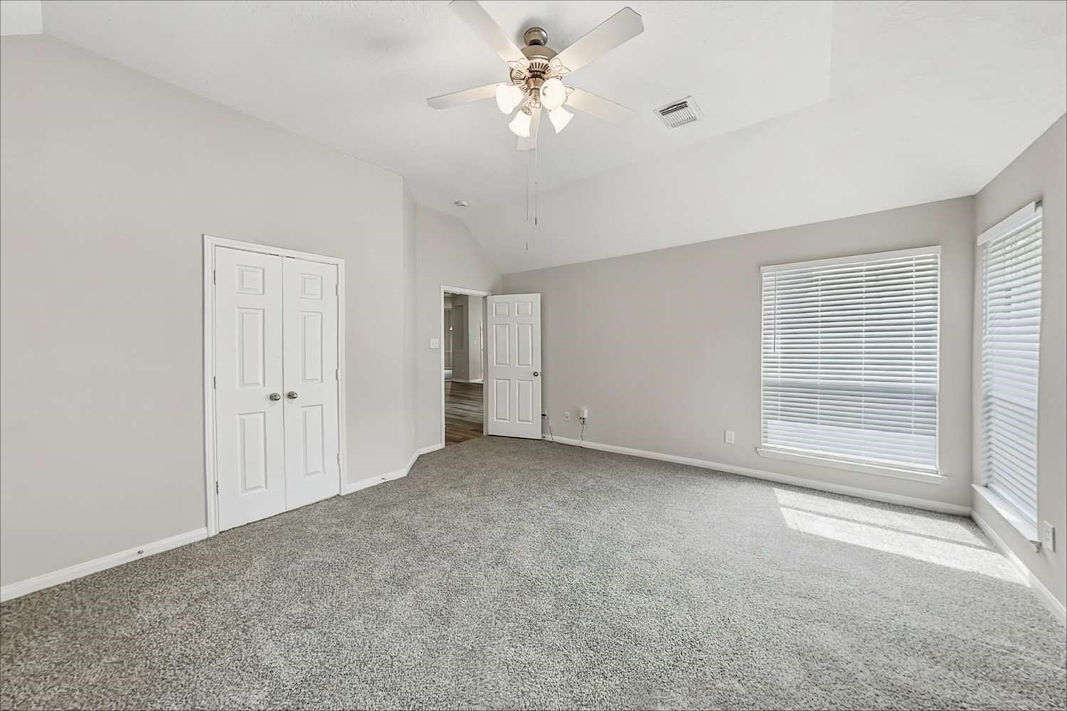37 San Simeon Drive Property Photo 10