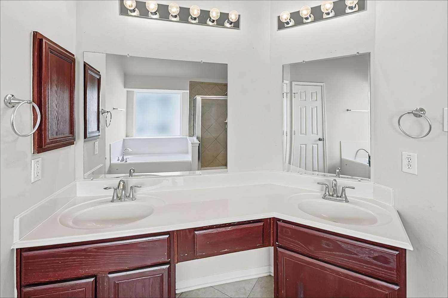 37 San Simeon Drive Property Photo 11
