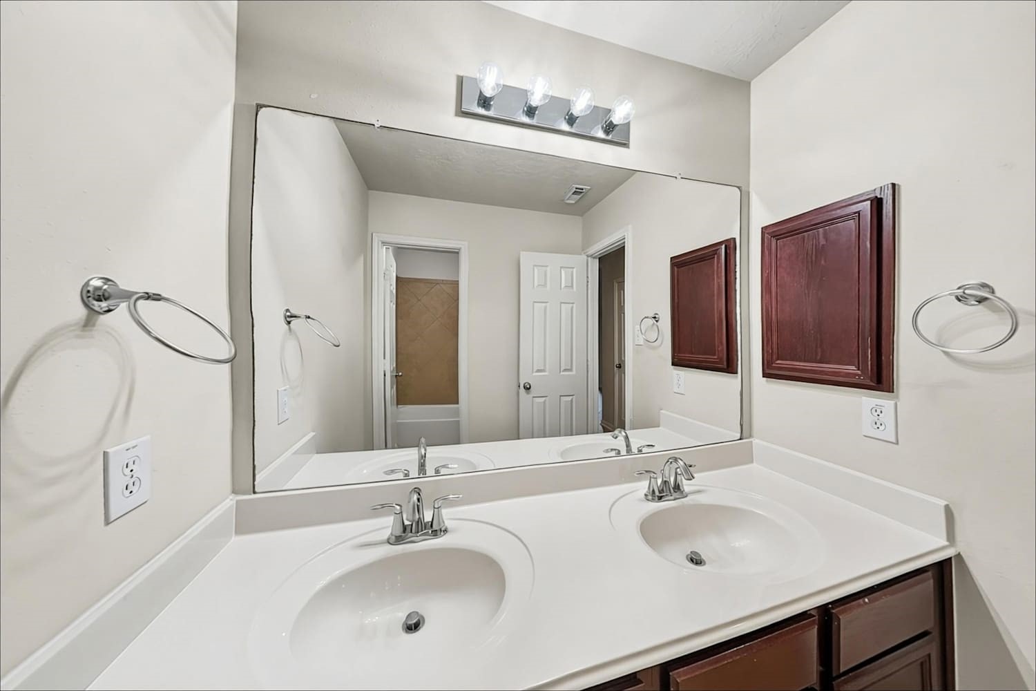37 San Simeon Drive Property Photo 14