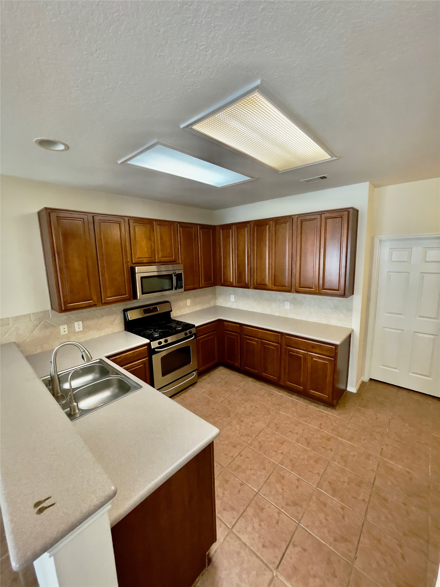 3514 Leaf Vines Drive Property Photo 10