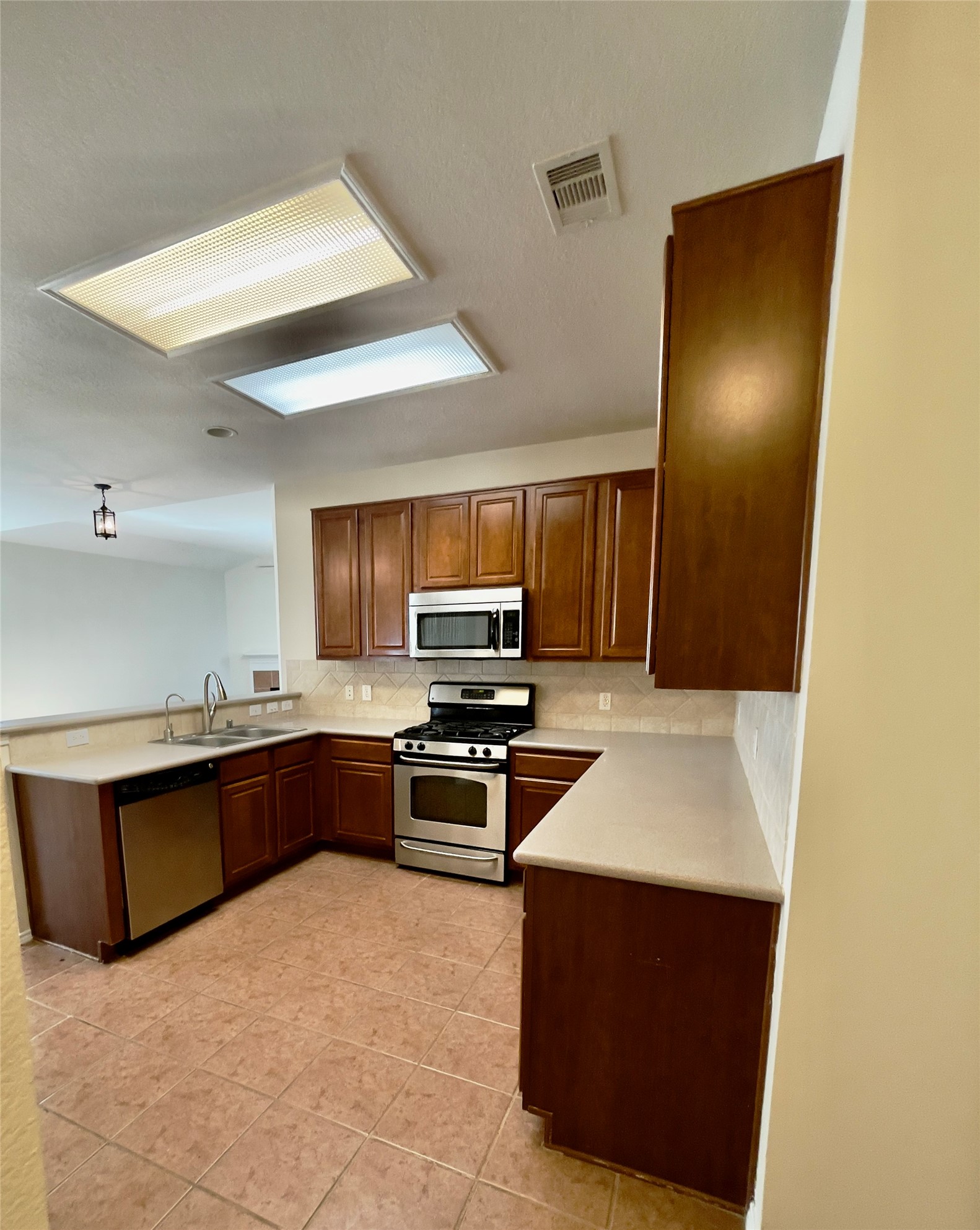3514 Leaf Vines Drive Property Photo 13