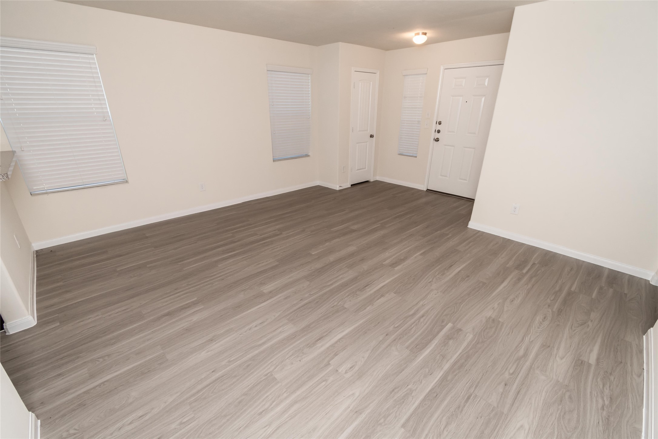 5535 Plantation Forest Drive Property Photo 7