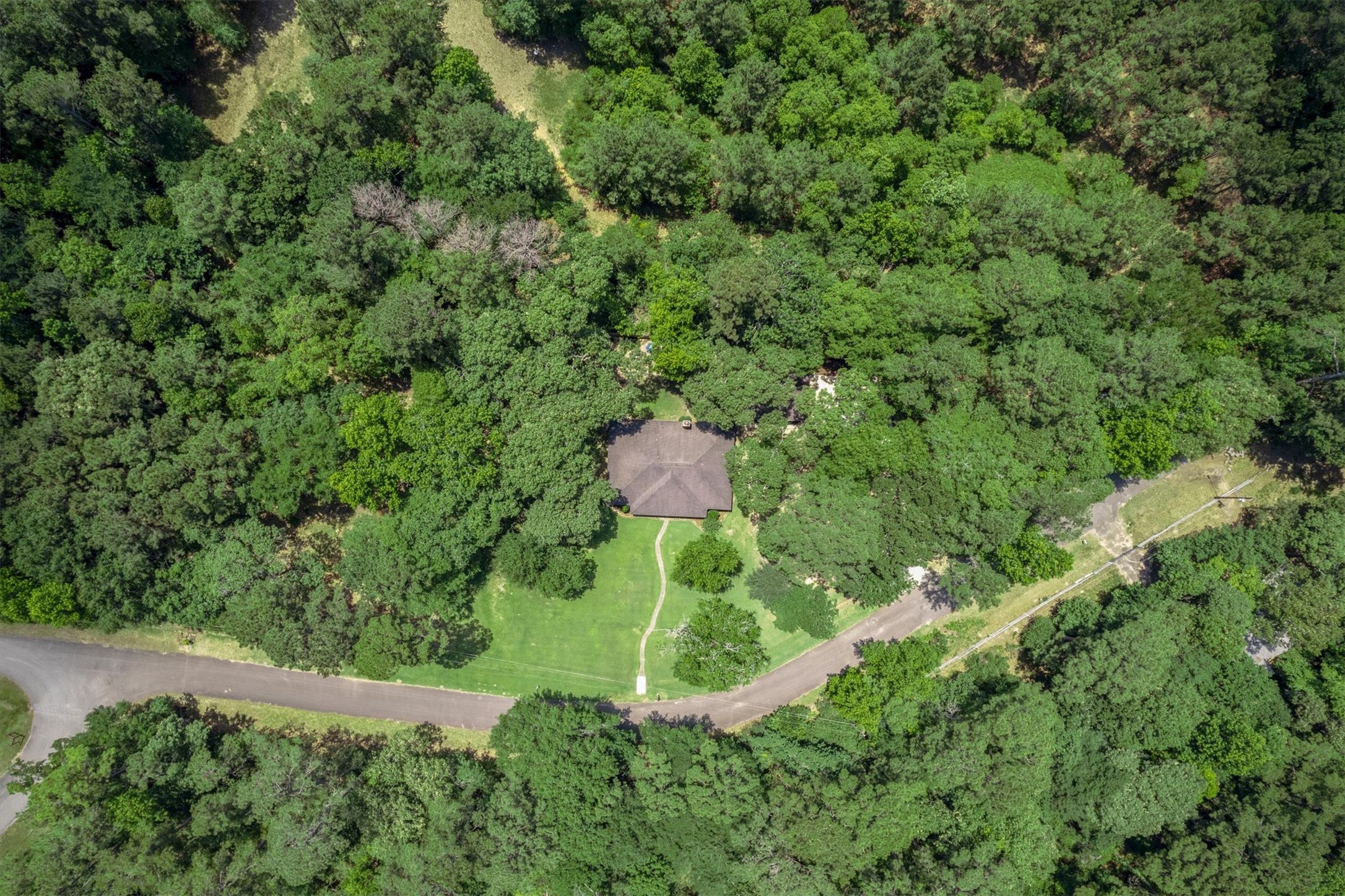 17011 Wagon Wheel Road Property Photo 3