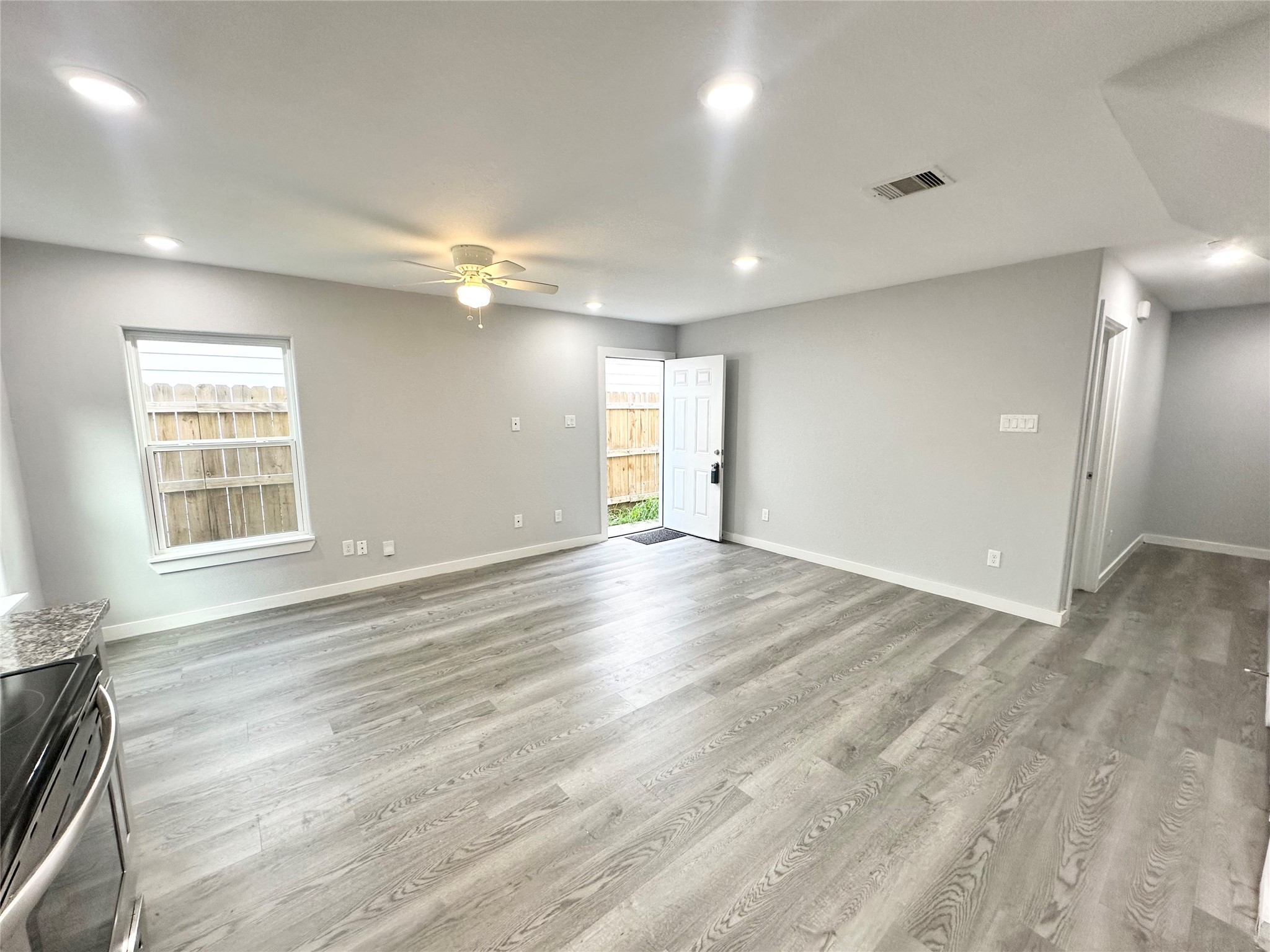 8215 Crestview Drive B Property Photo 5