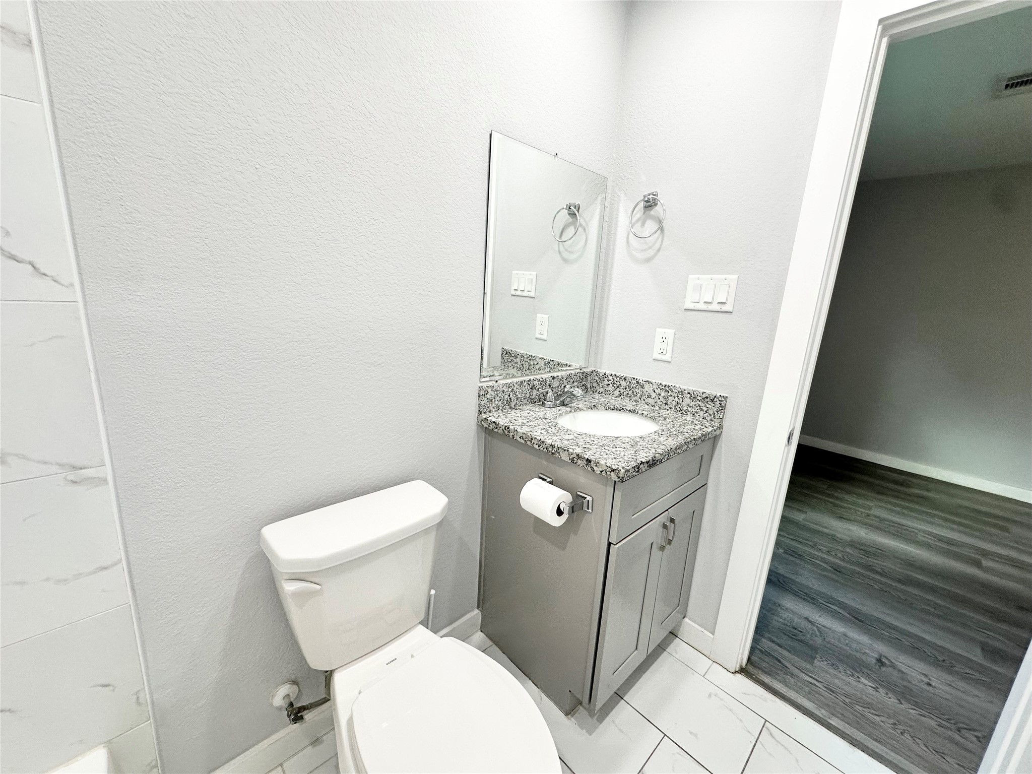 8215 Crestview Drive B Property Photo 20