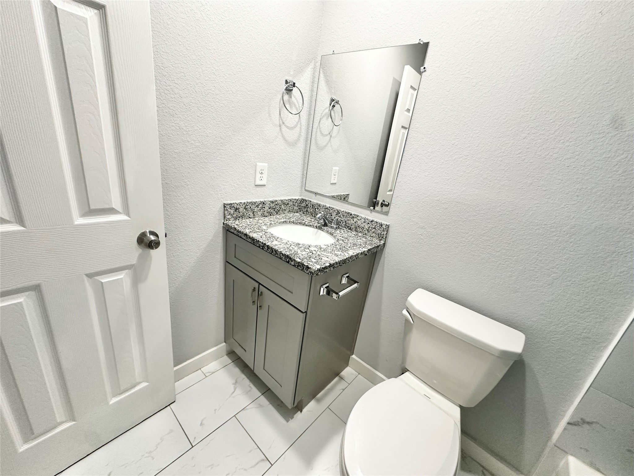8215 Crestview Drive B Property Photo 29