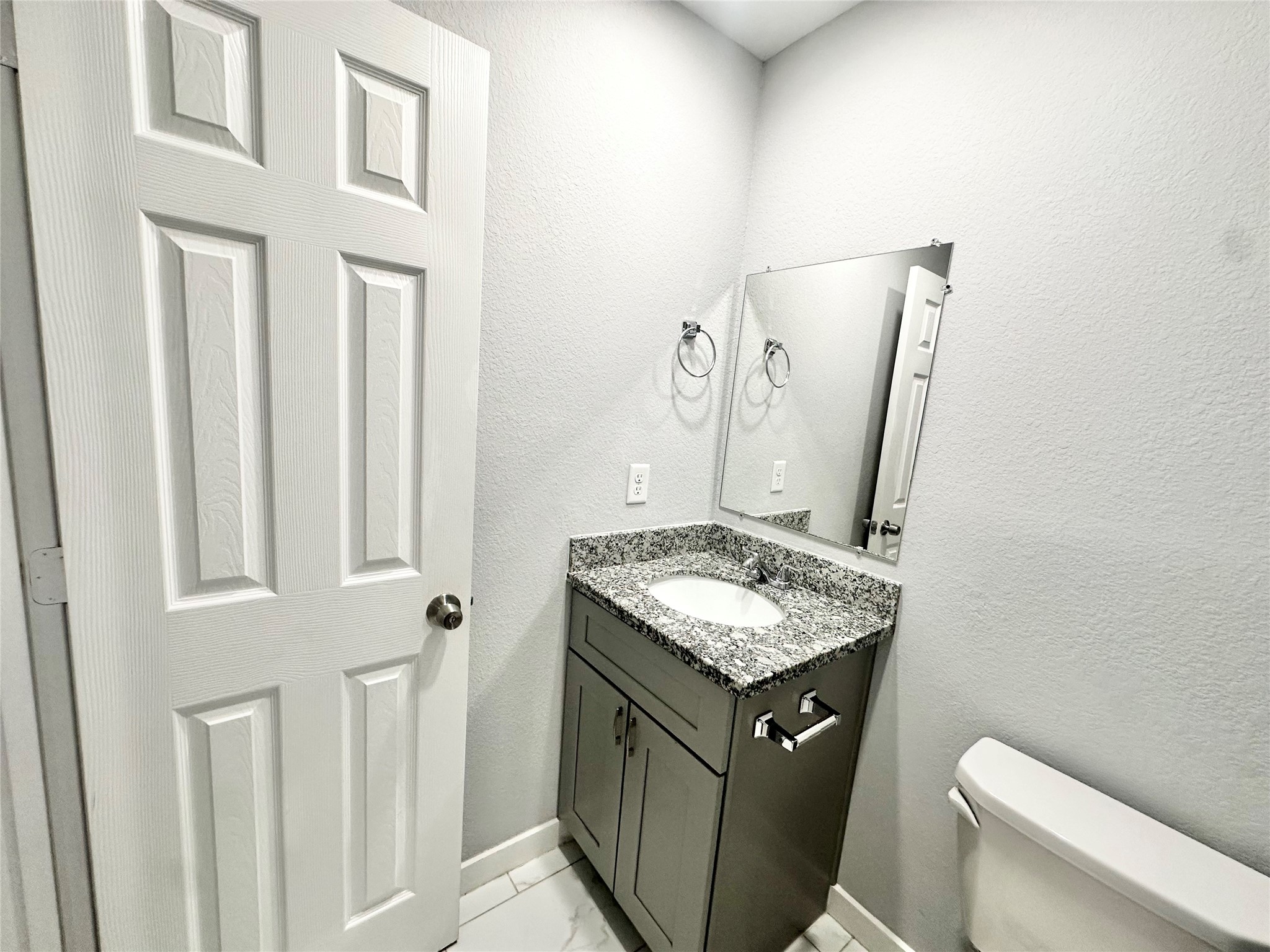 8215 Crestview Drive B Property Photo 30