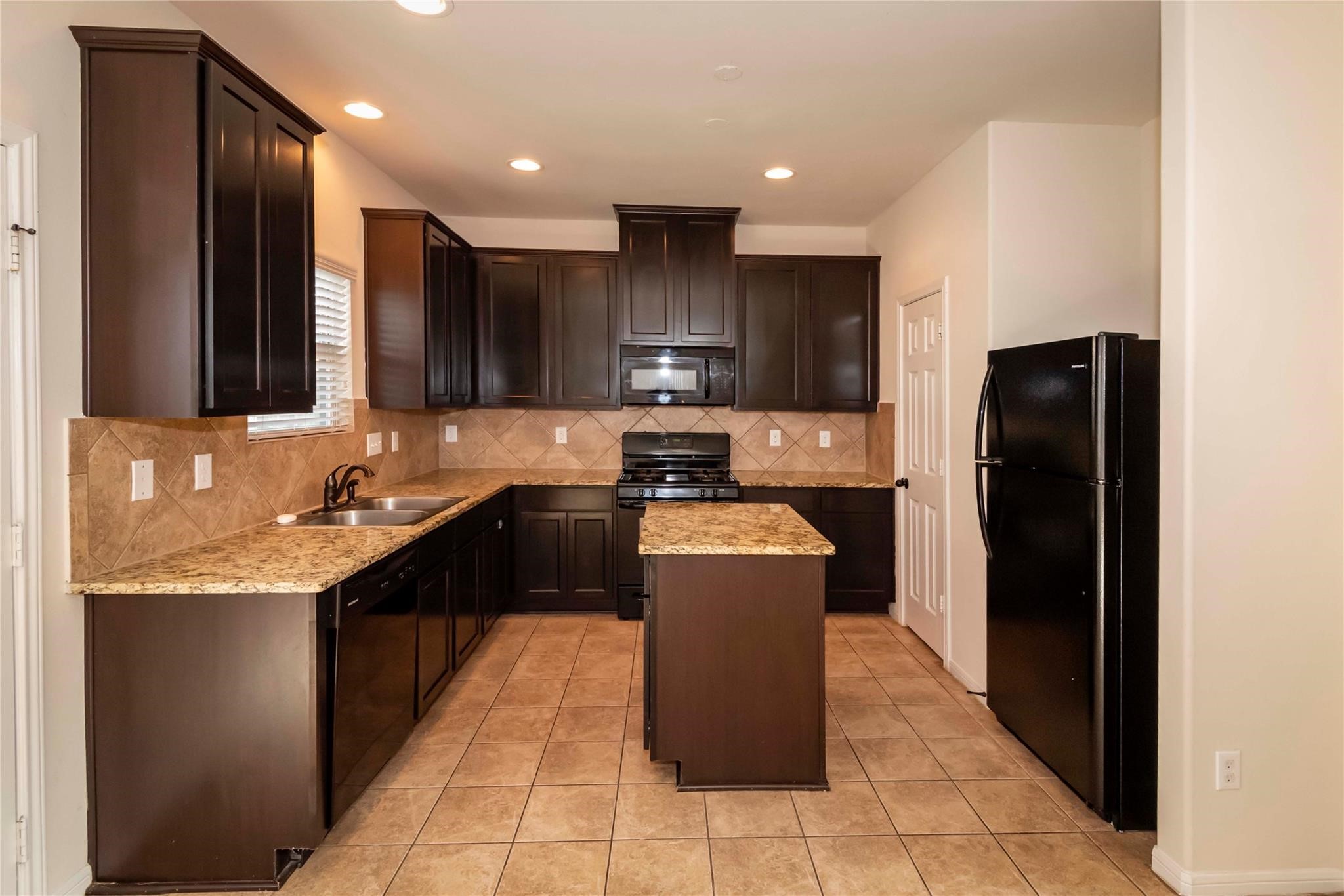 5503 Casa Mila Drive Property Photo 3