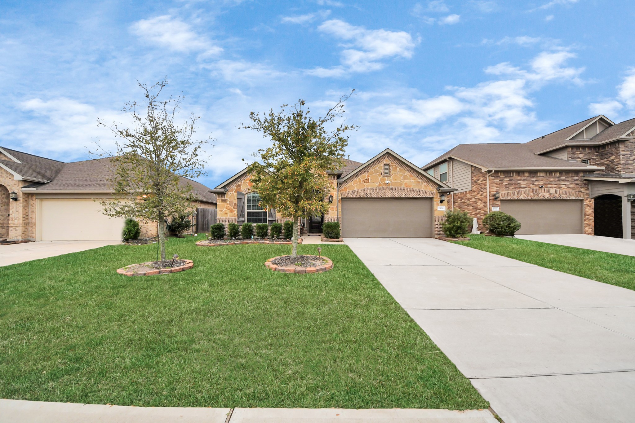 2306 Dovetail Park Lane Property Photo 4