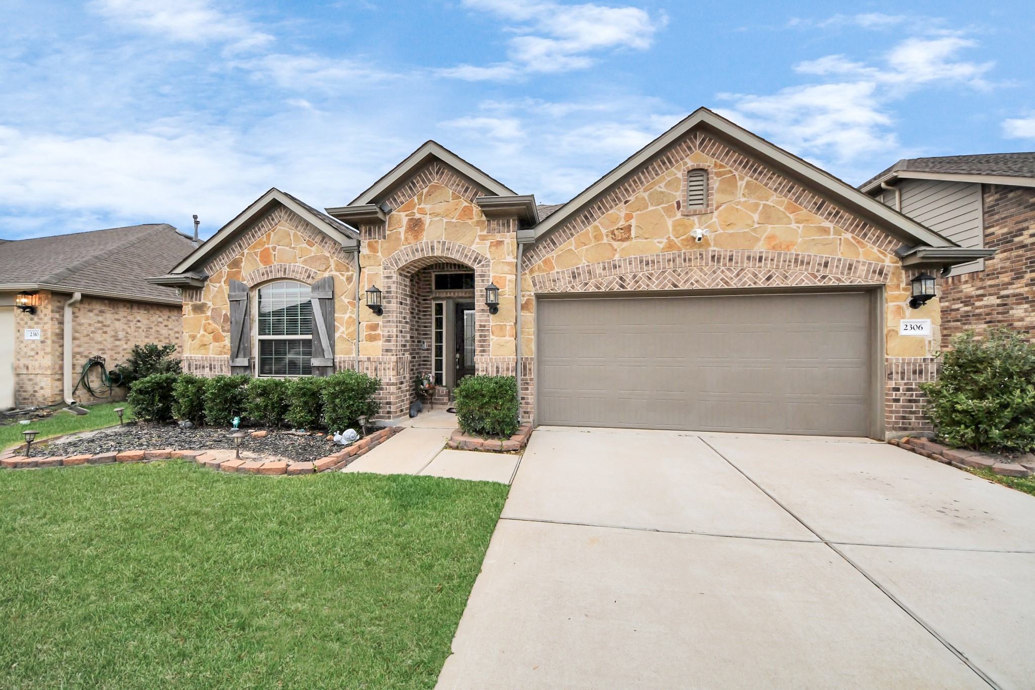 2306 Dovetail Park Lane Property Photo 6