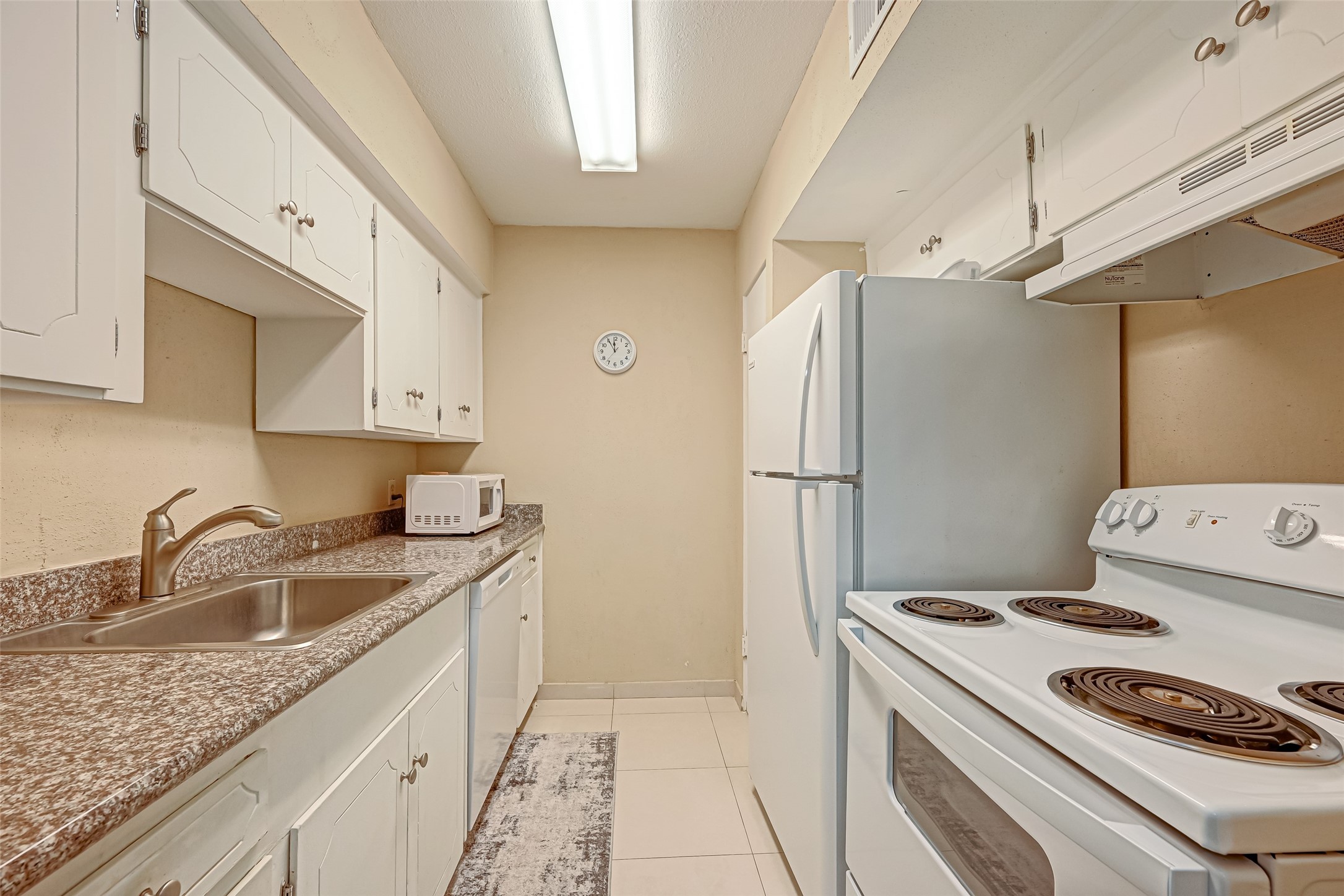 2121 Fountain View Drive 16 Property Photo 13