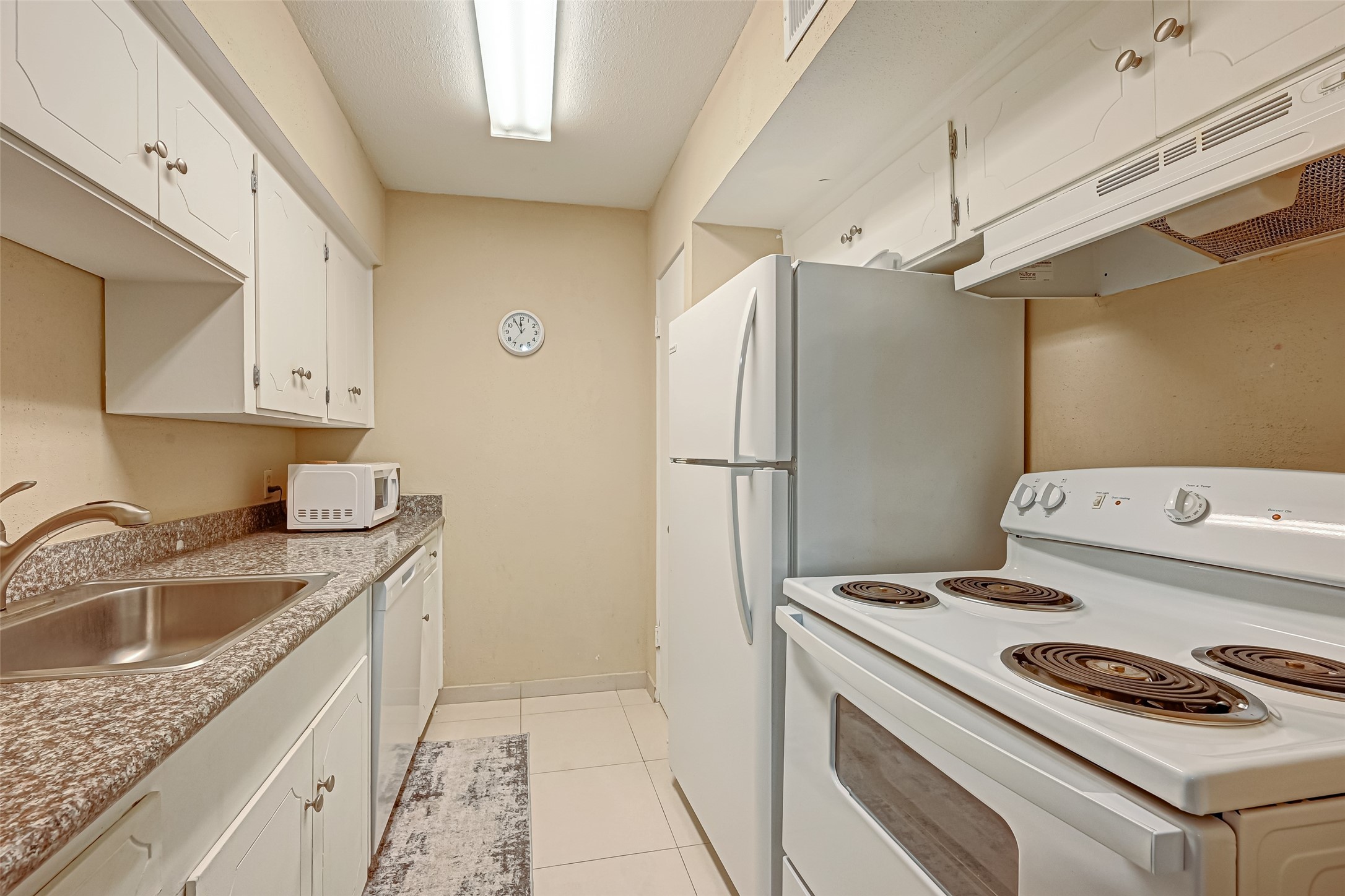 2121 Fountain View Drive 16 Property Photo 14