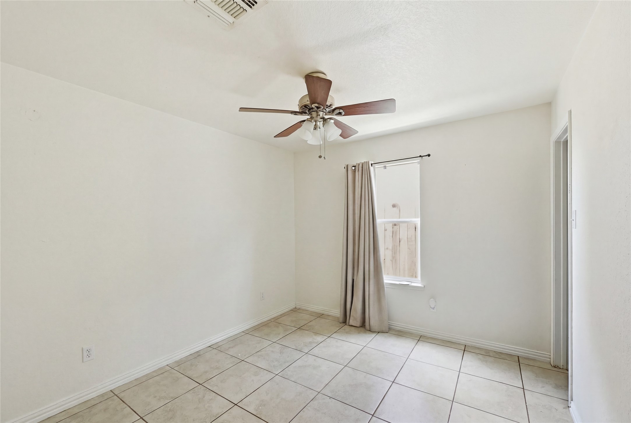 7827 Raven Creek Lane Property Photo 2
