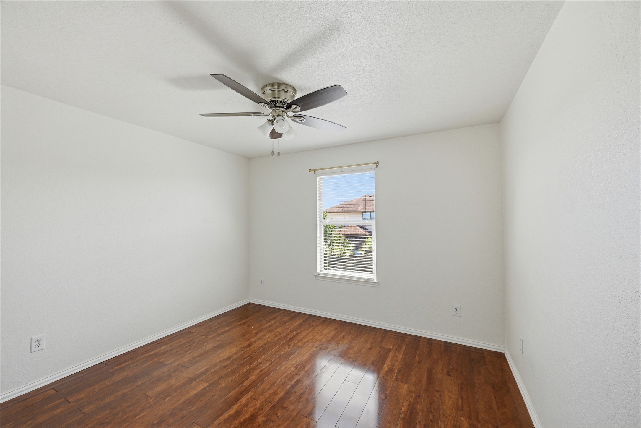 7827 Raven Creek Lane Property Photo 6