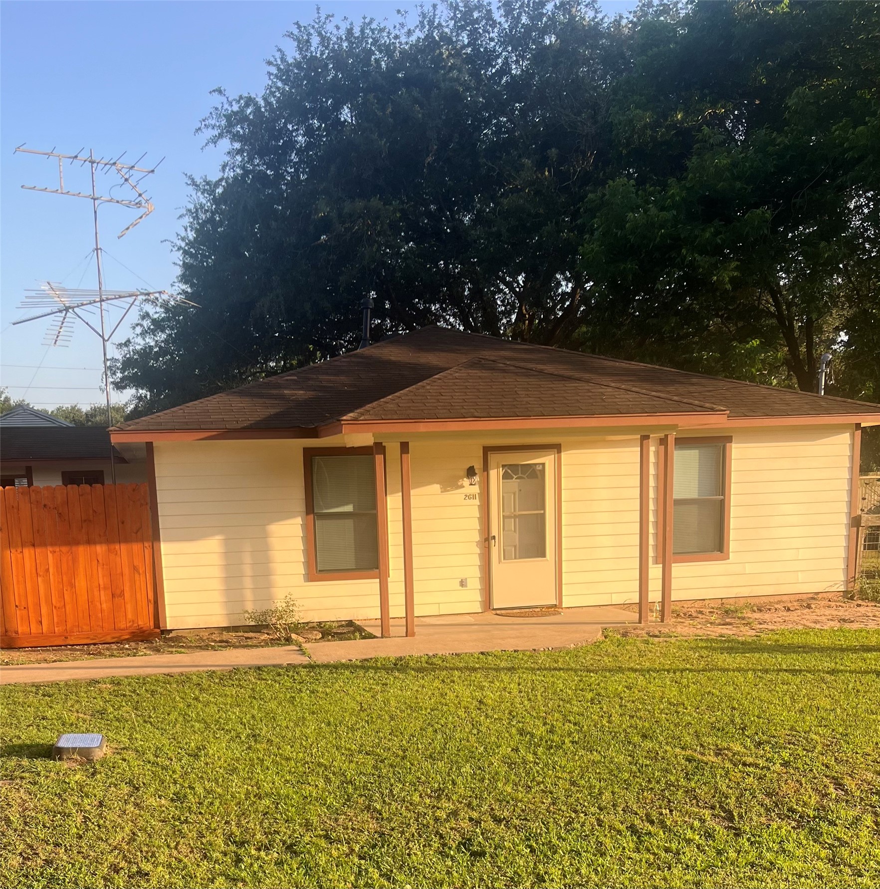 2611 Center Street Property Photo 1