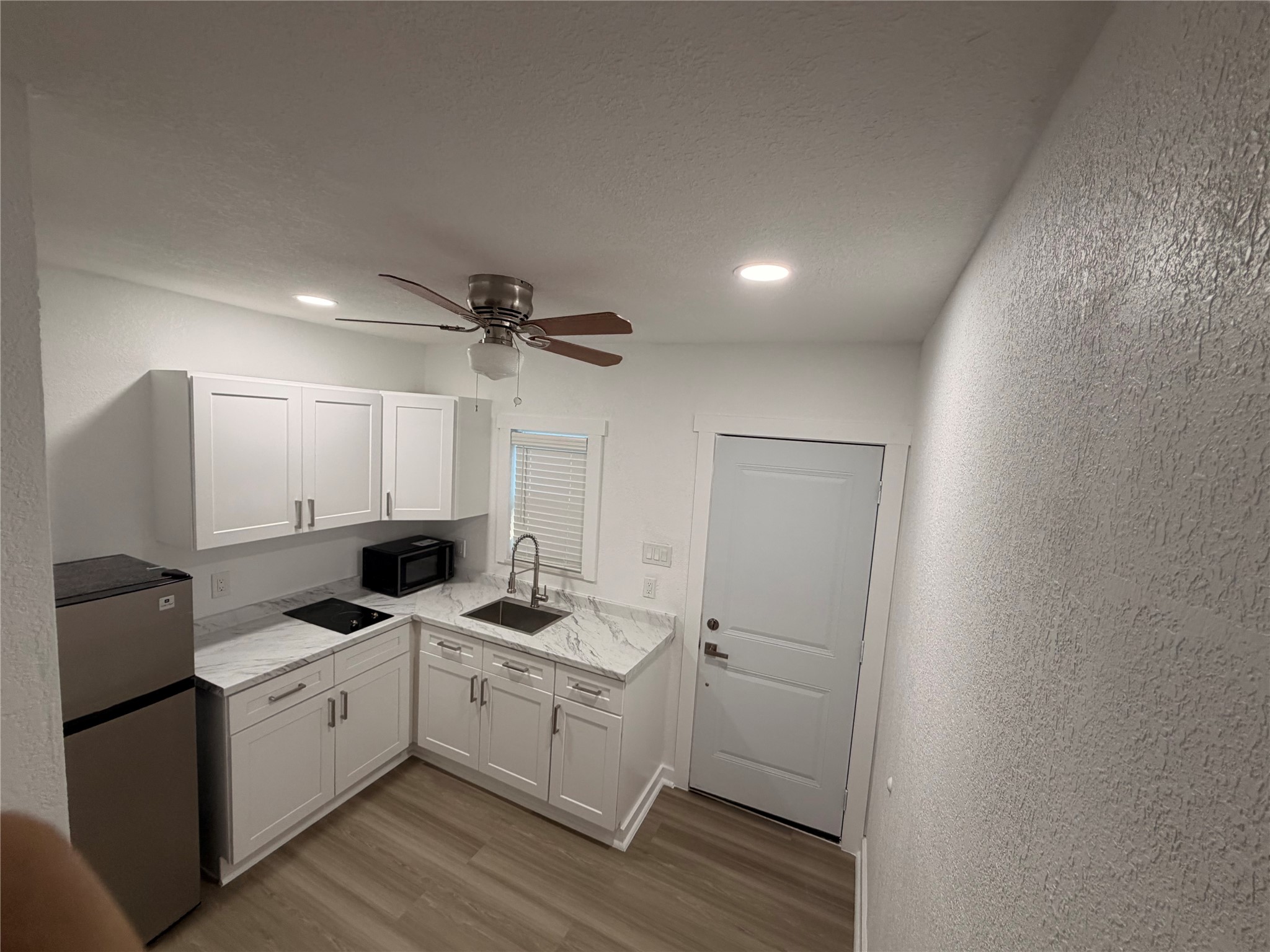 2611 Center Street Property Photo 4