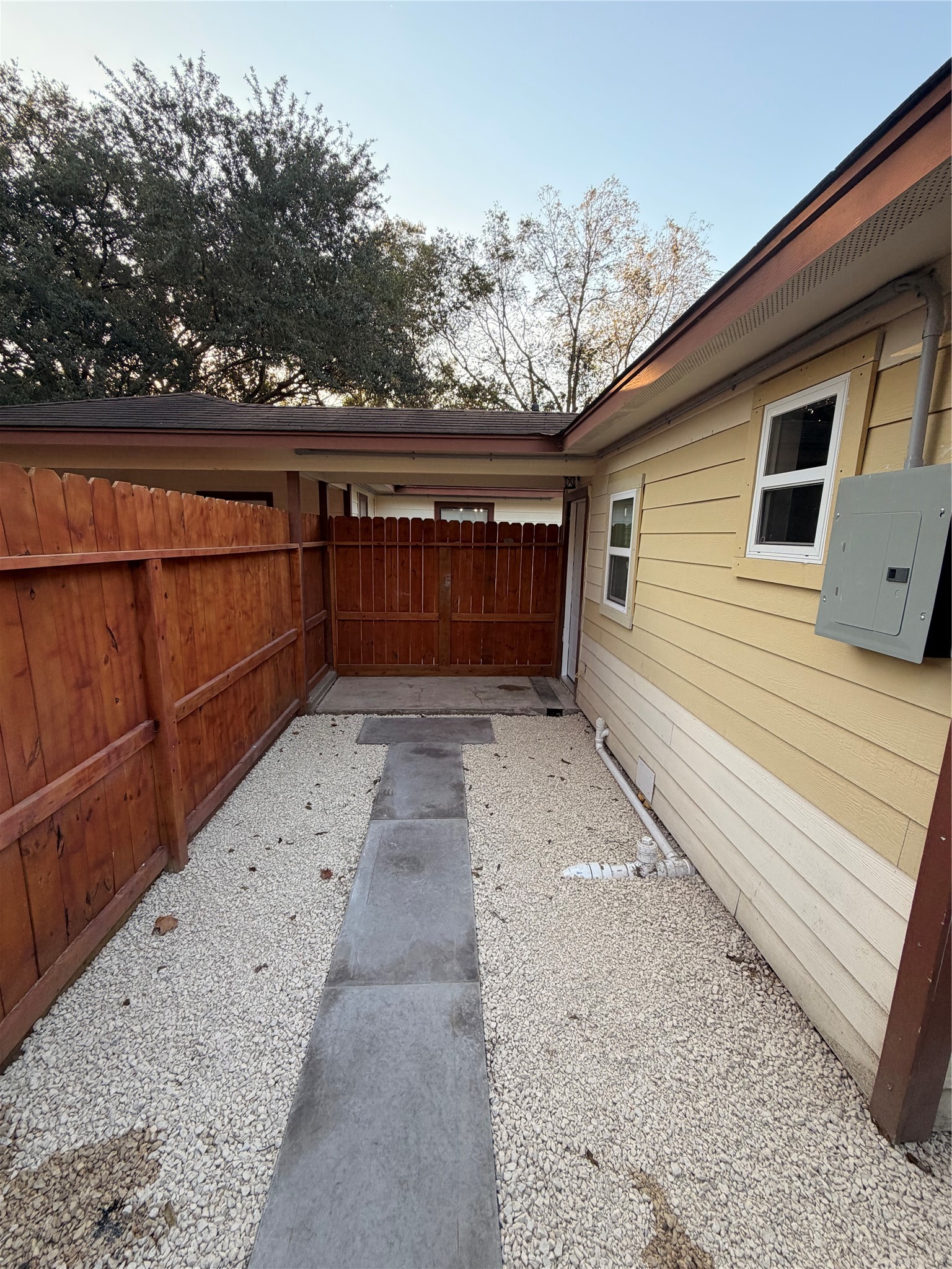 2611 Center Street Property Photo 6
